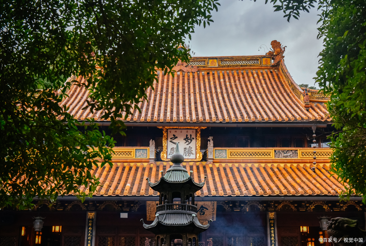 寺庙游爆火:年轻人求佛不求人,是文化觉醒还是精神躺平?