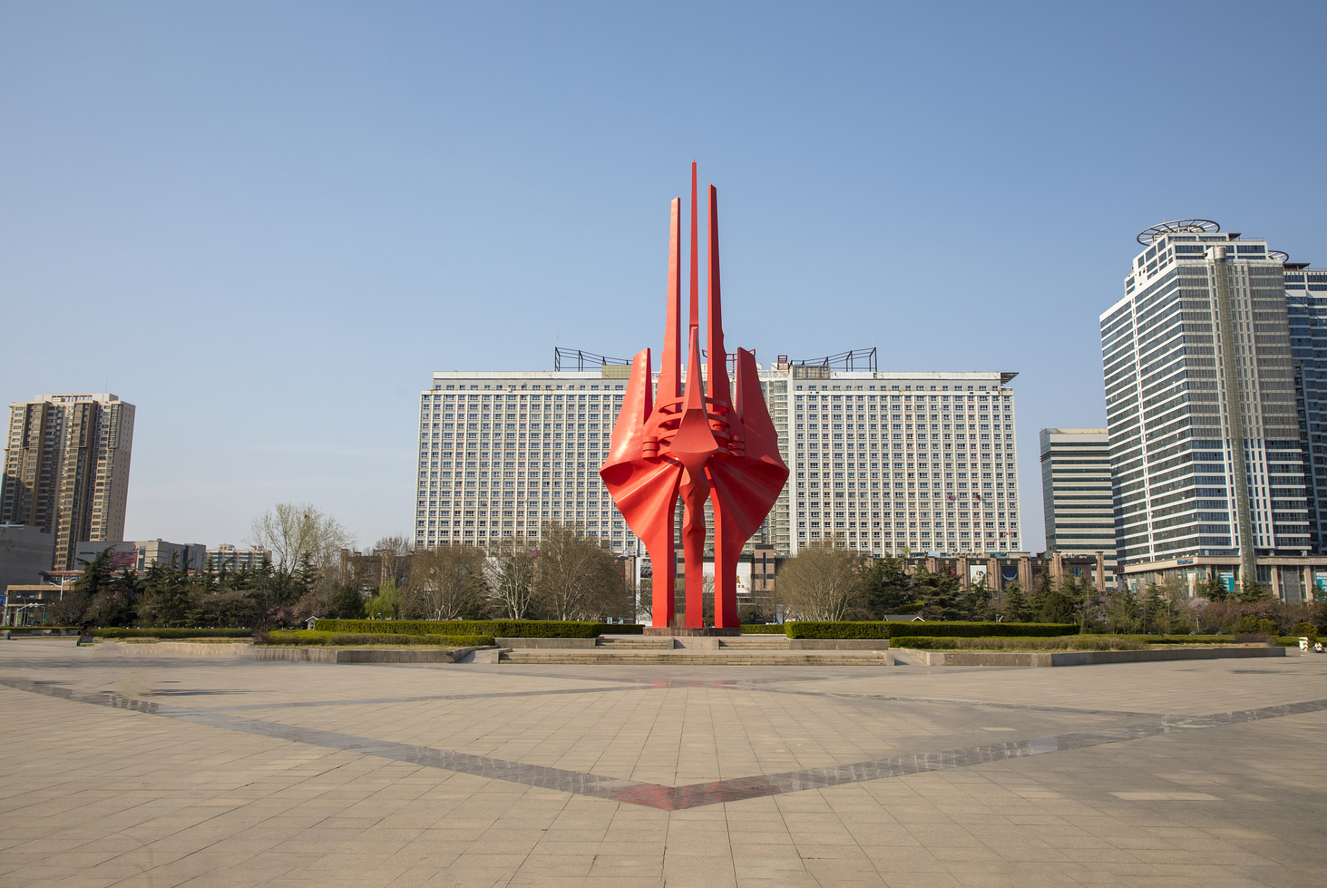 胜利广场是为纪念中国人民解放军渡江战役胜利而建的纪念性广场