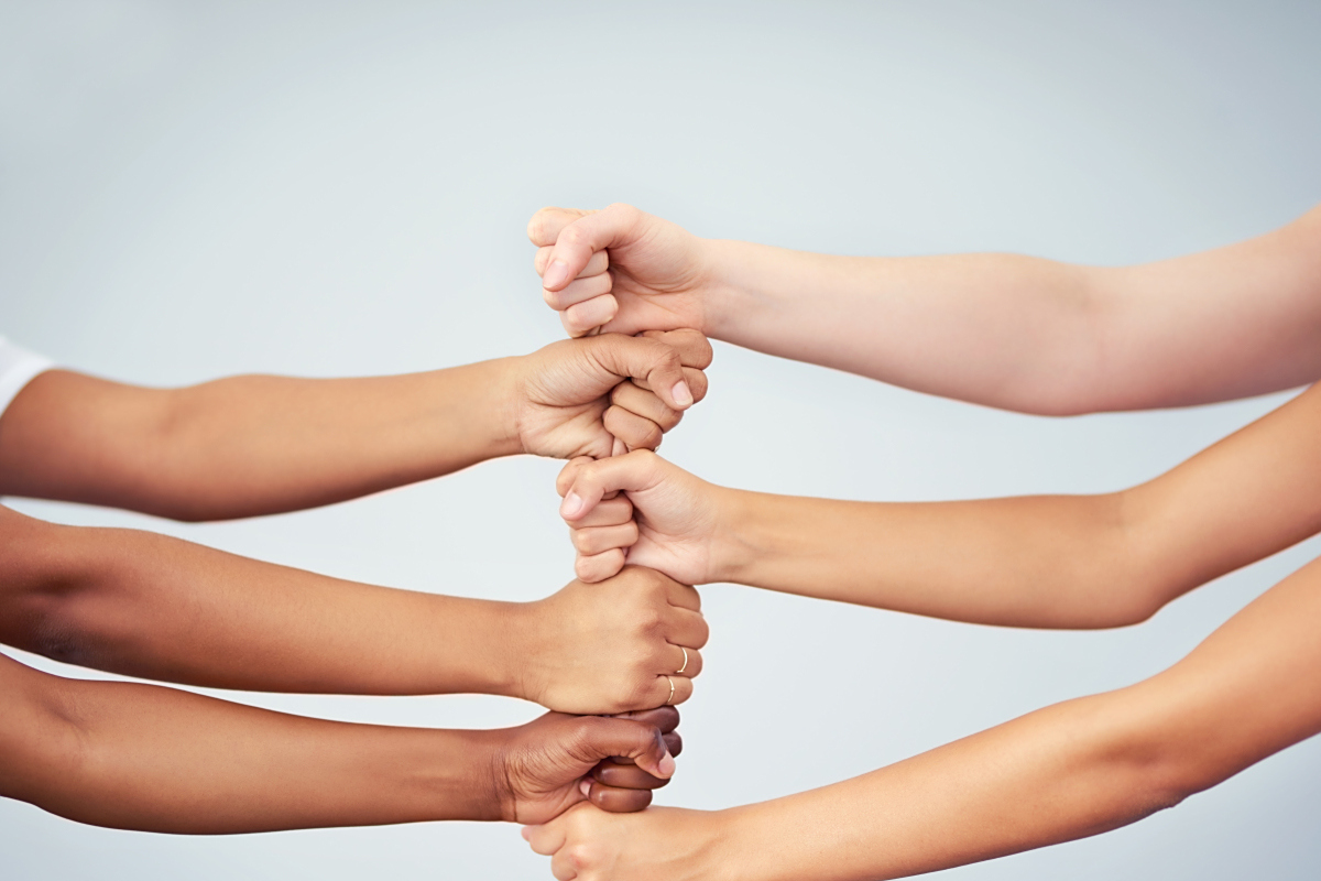 建议完善晋升流程,加强培训和职业规划,建立激励机制