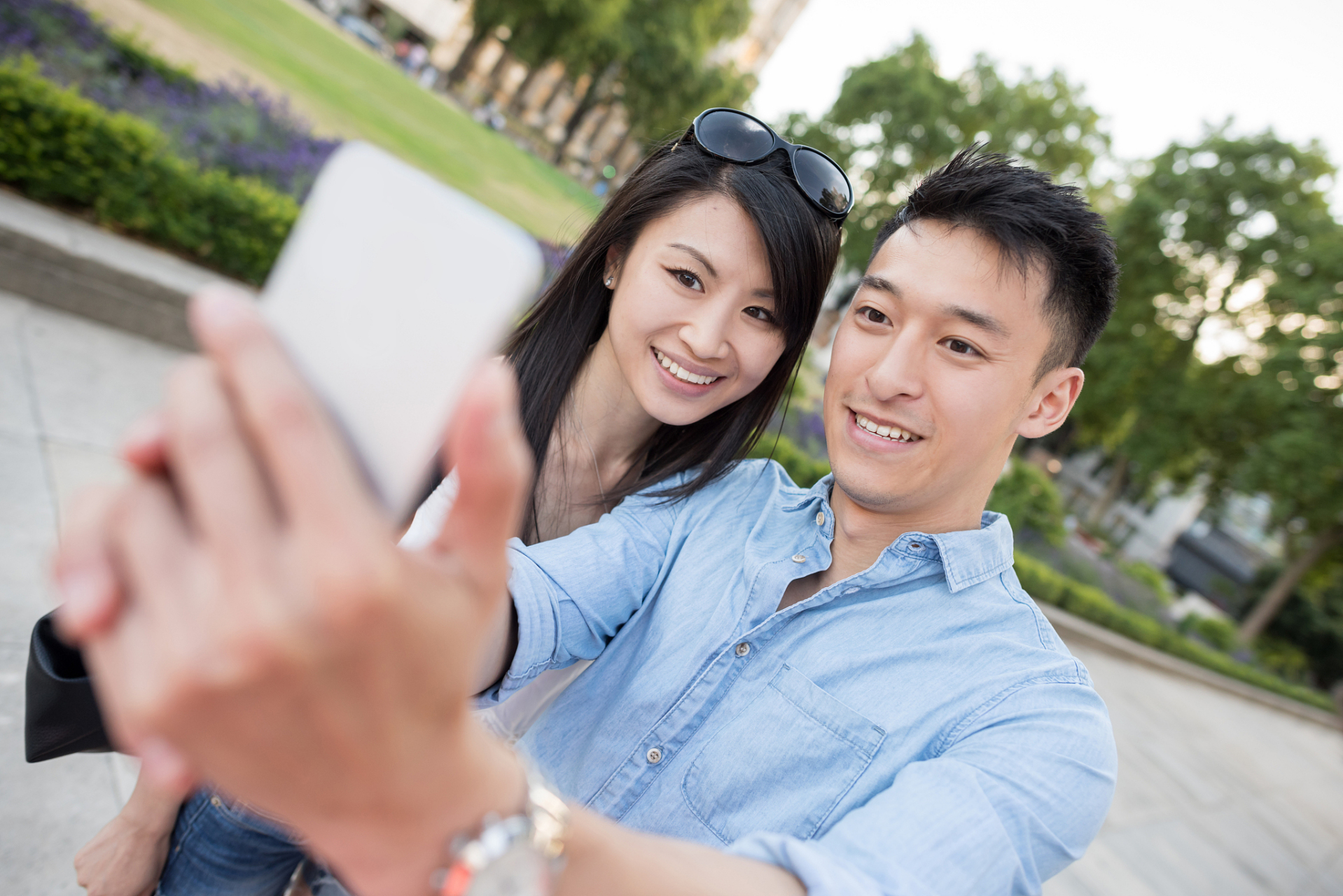 拿捏一个女人的心需要耐心,细心和用心,通过了解她的兴趣爱好,给予