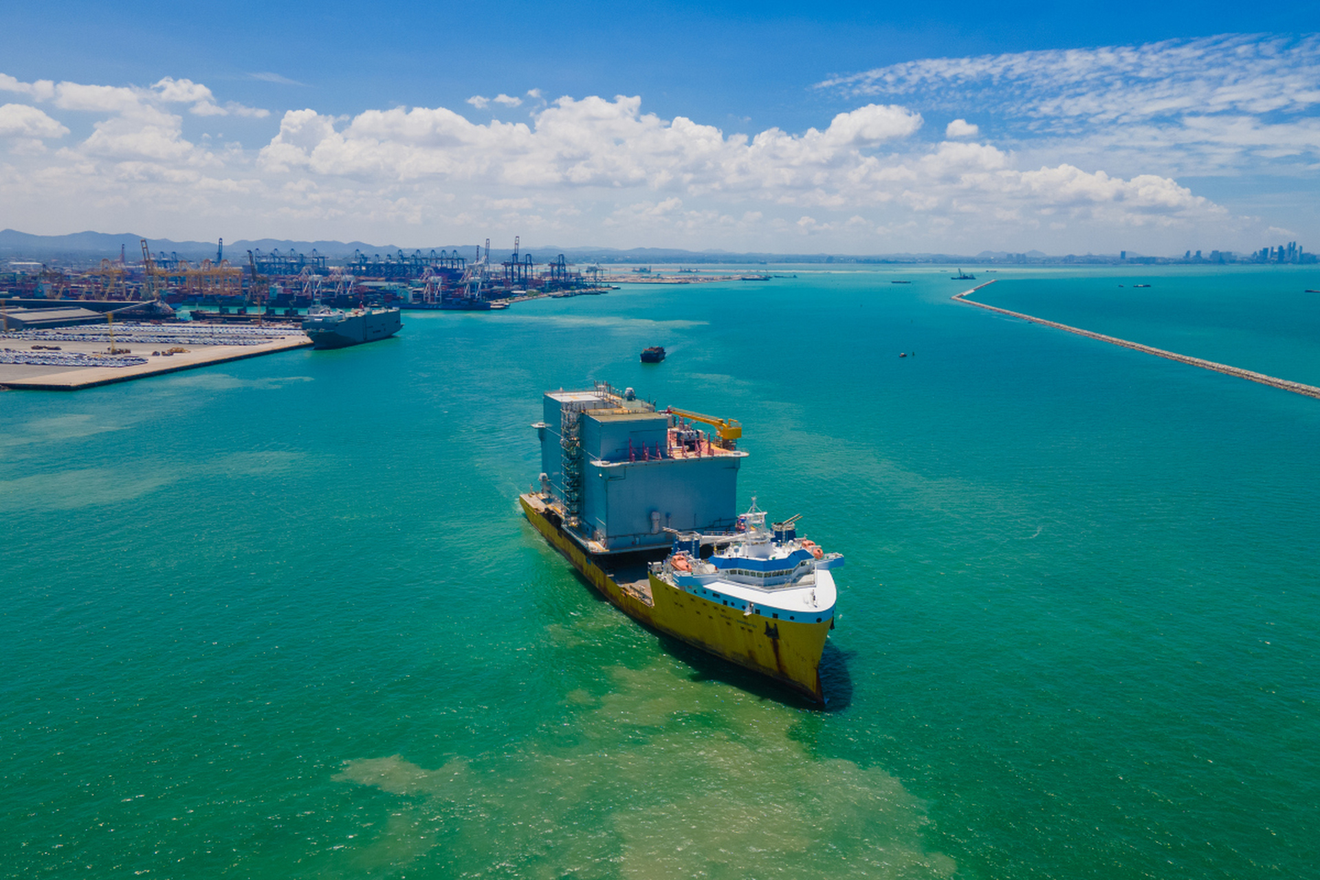 广东航行硇洲,追逐高级感的终点93  硇洲灯塔,位于硇洲岛上,是中国