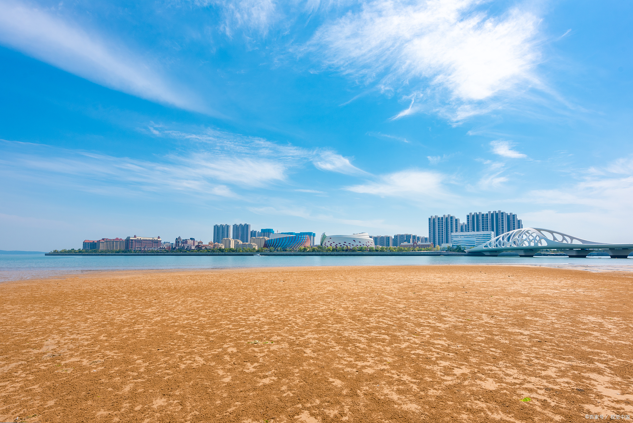 男人甘愿偏爱一生的女孩,多数有点灵性