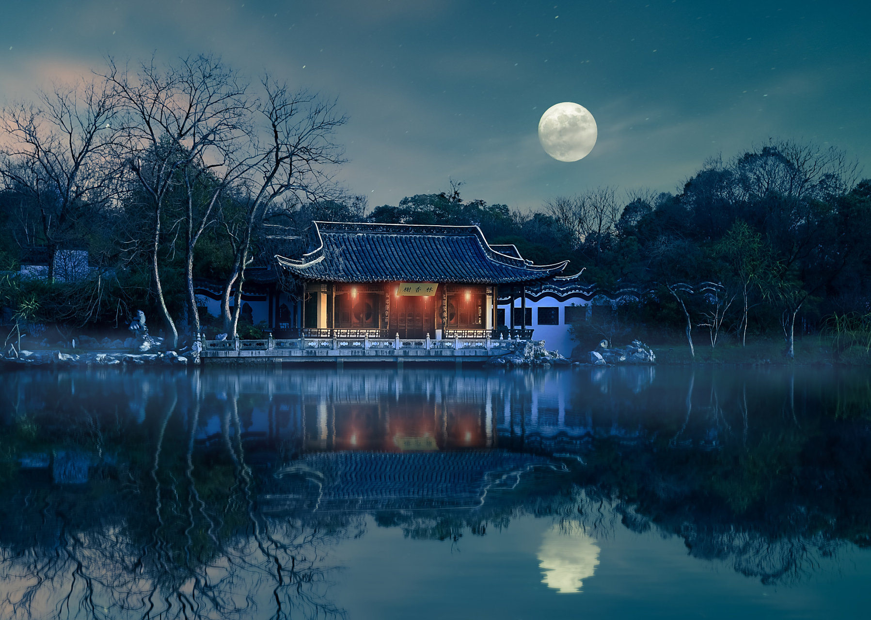 【平湖秋月景点介绍】 平湖秋月是杭州西湖的著名景观之一,位于白堤的