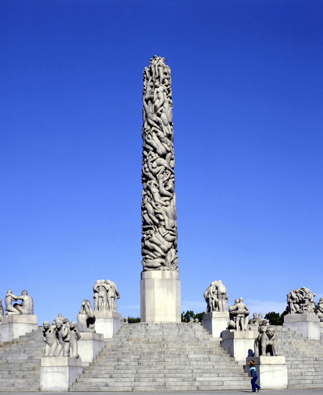 和顺县云龙山九龙柱被誉为天下第一柱.柱高22.