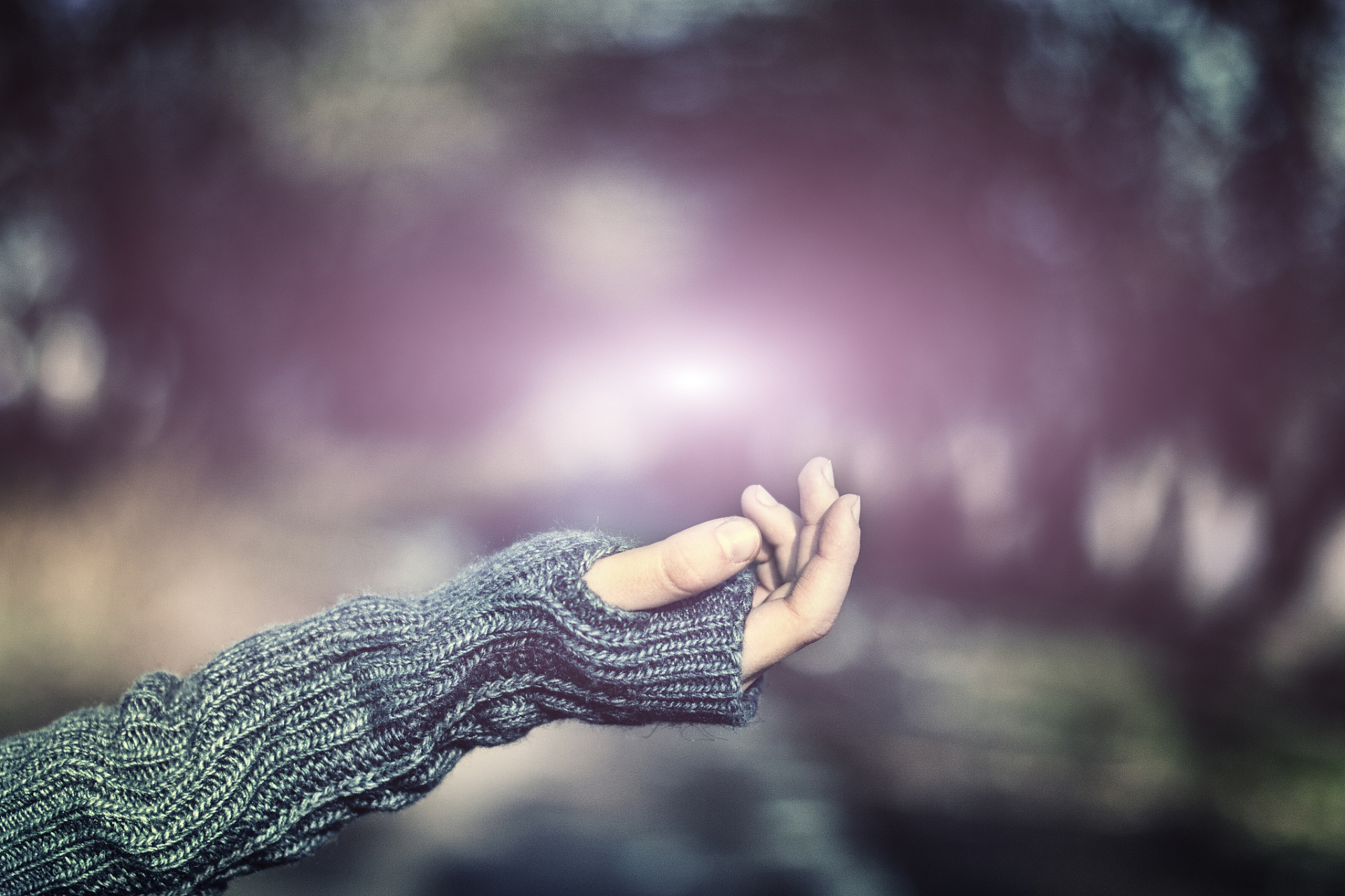 什么是余光恐惧症 它是一种结合了社交恐惧症和强迫症的综合症状,对