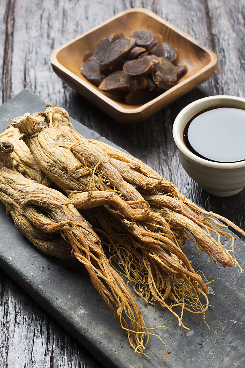 功效:红参可补元气,养脾肺;枸杞子能滋肾,补肝.