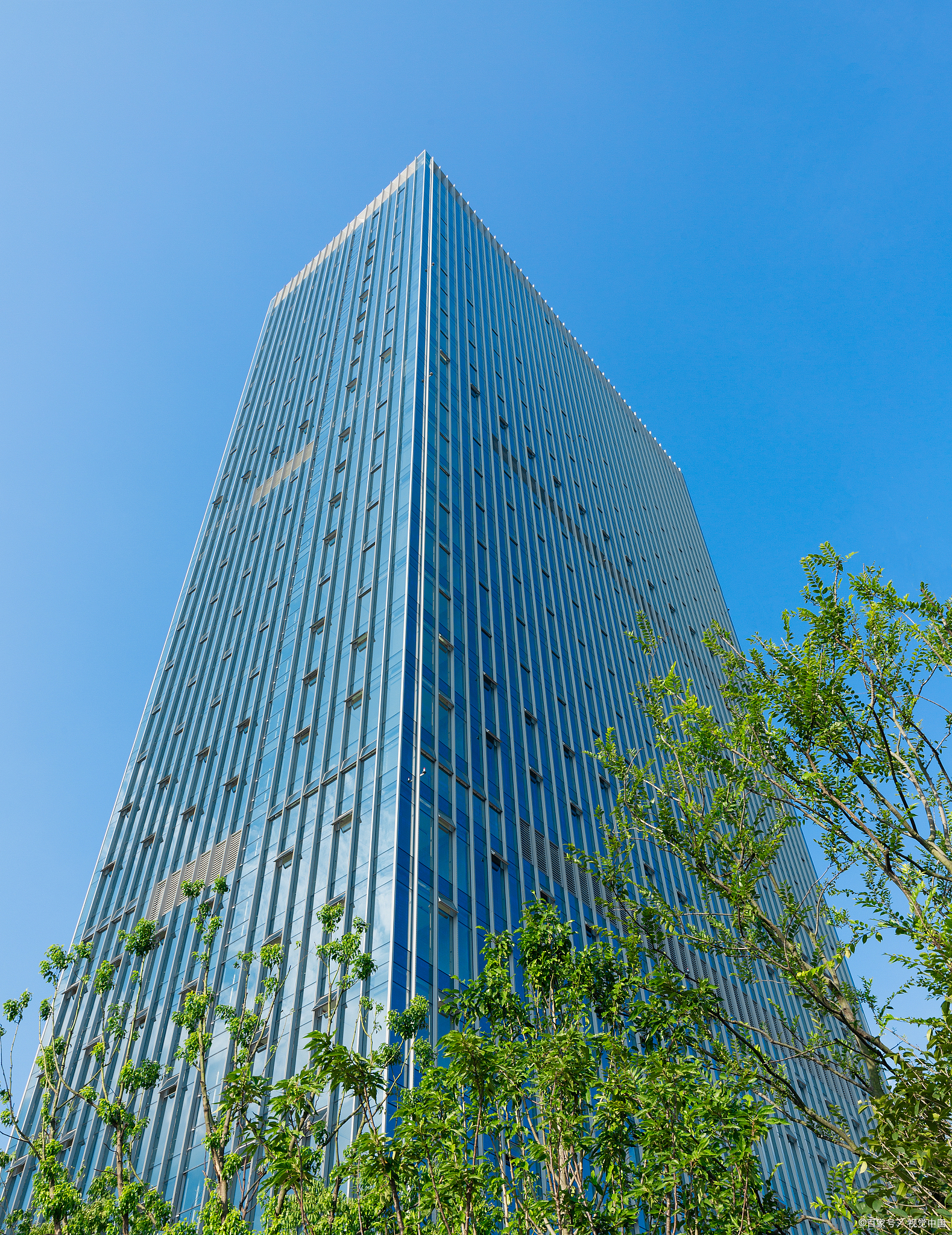 54元/㎡/天,延续下降趋势;全市甲级写字楼空置率环比小幅上涨至19.6%