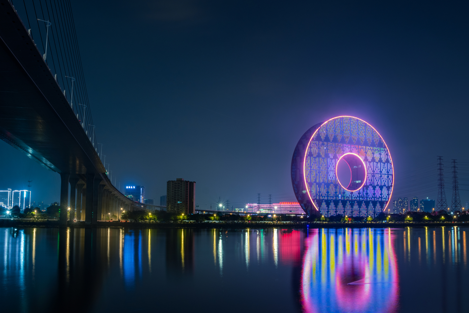 广州铜钱大厦图片夜景图片