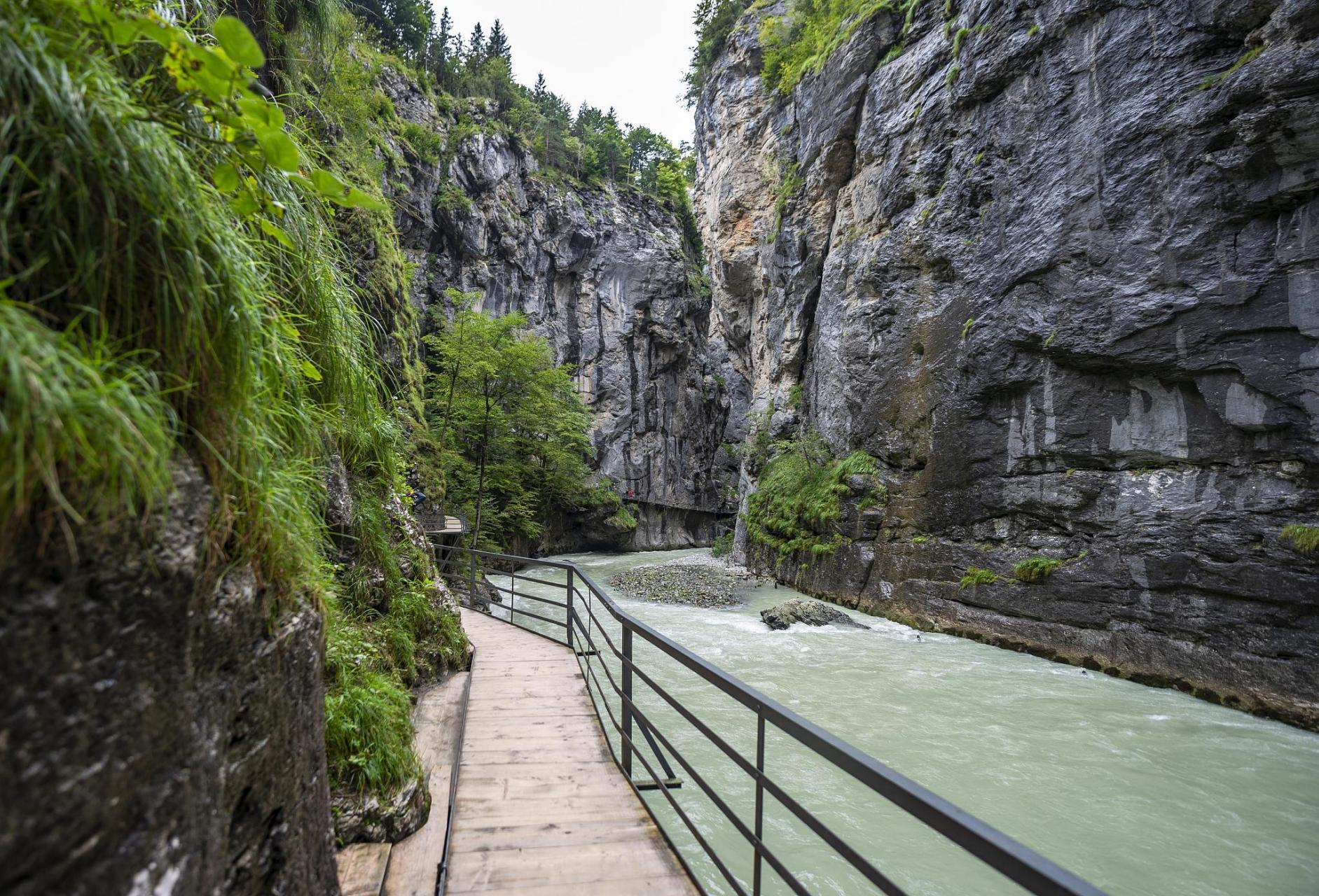 金口河大峡谷景区游玩攻略  亲爱的旅行者们,今天我将引领你们走进一