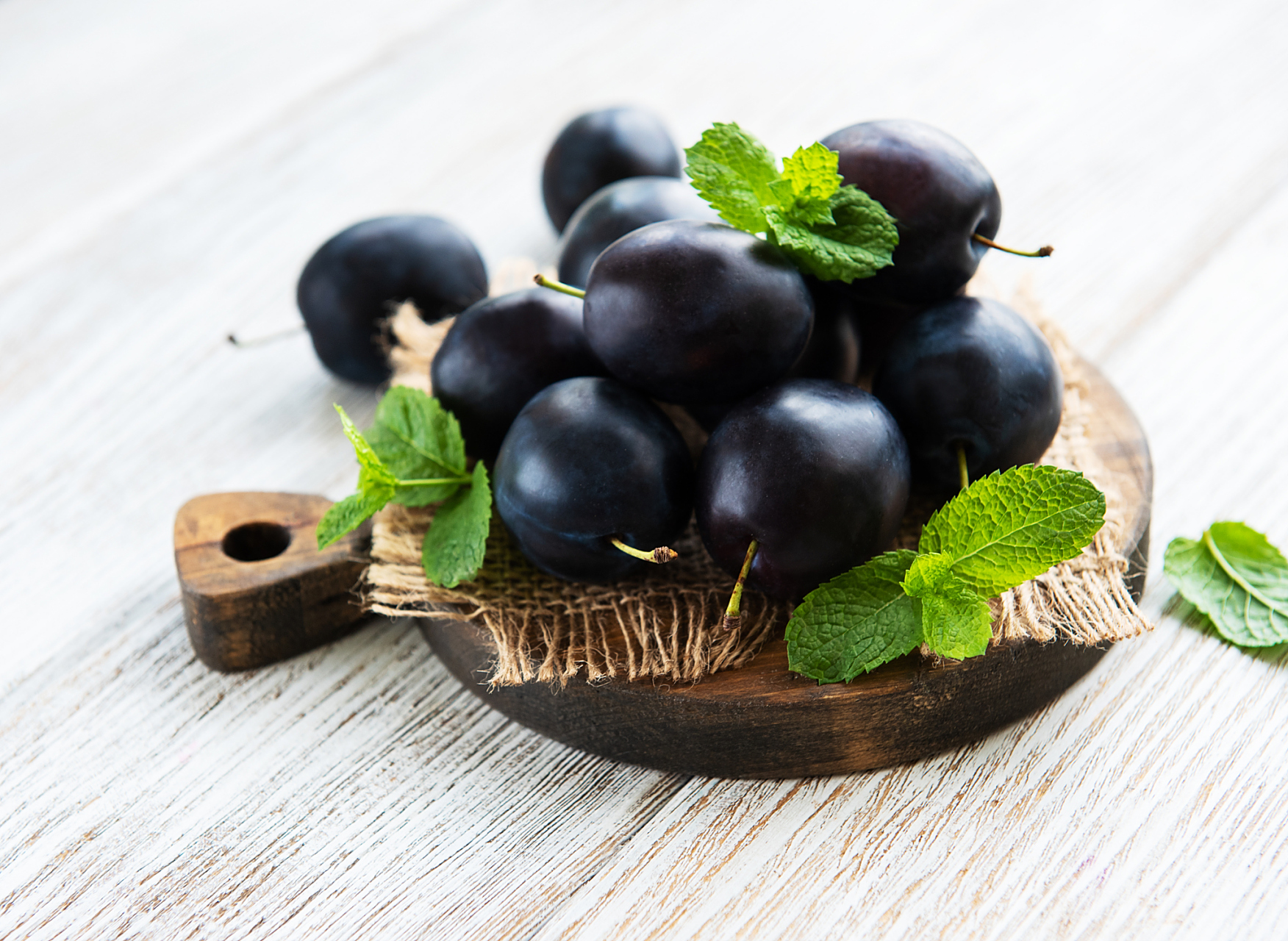 黑番茄原浆的功效与作用及禁忌	黑番茄原浆主要由黑色番茄和其他天然