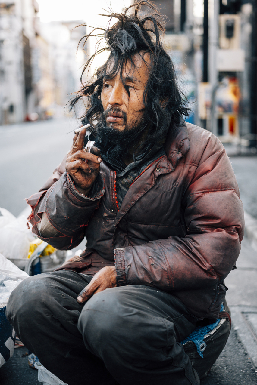 瘦骨嶙峋的人男生图片