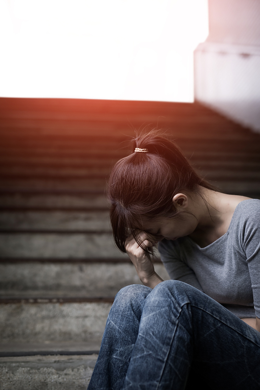 女研究生制售色情书籍10万余本被抓,没想到这么一条严肃的普法消息,在