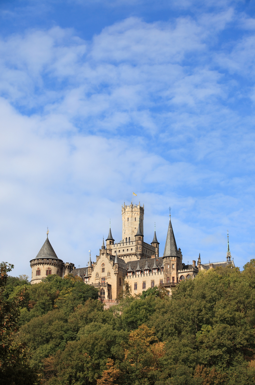 霍亨索伦城堡(德语:burg hohenzollern),位于德国巴登-符腾堡州,与