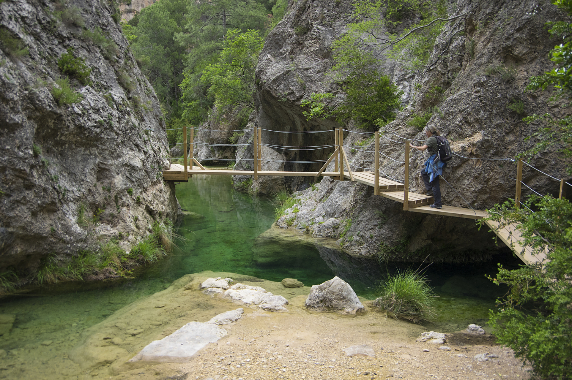 心定西再出发#定西天井峡景区是一个美丽的自然景观,吸引了许多游客