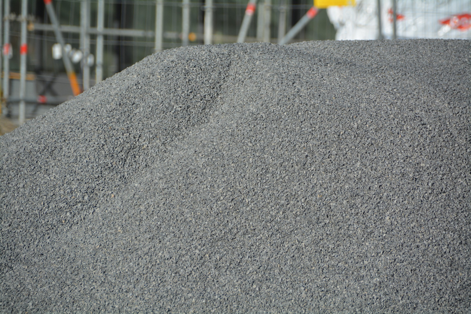 轻集料混凝土在桥梁工程中的性能与施工技术研究,包括应用案例,性能