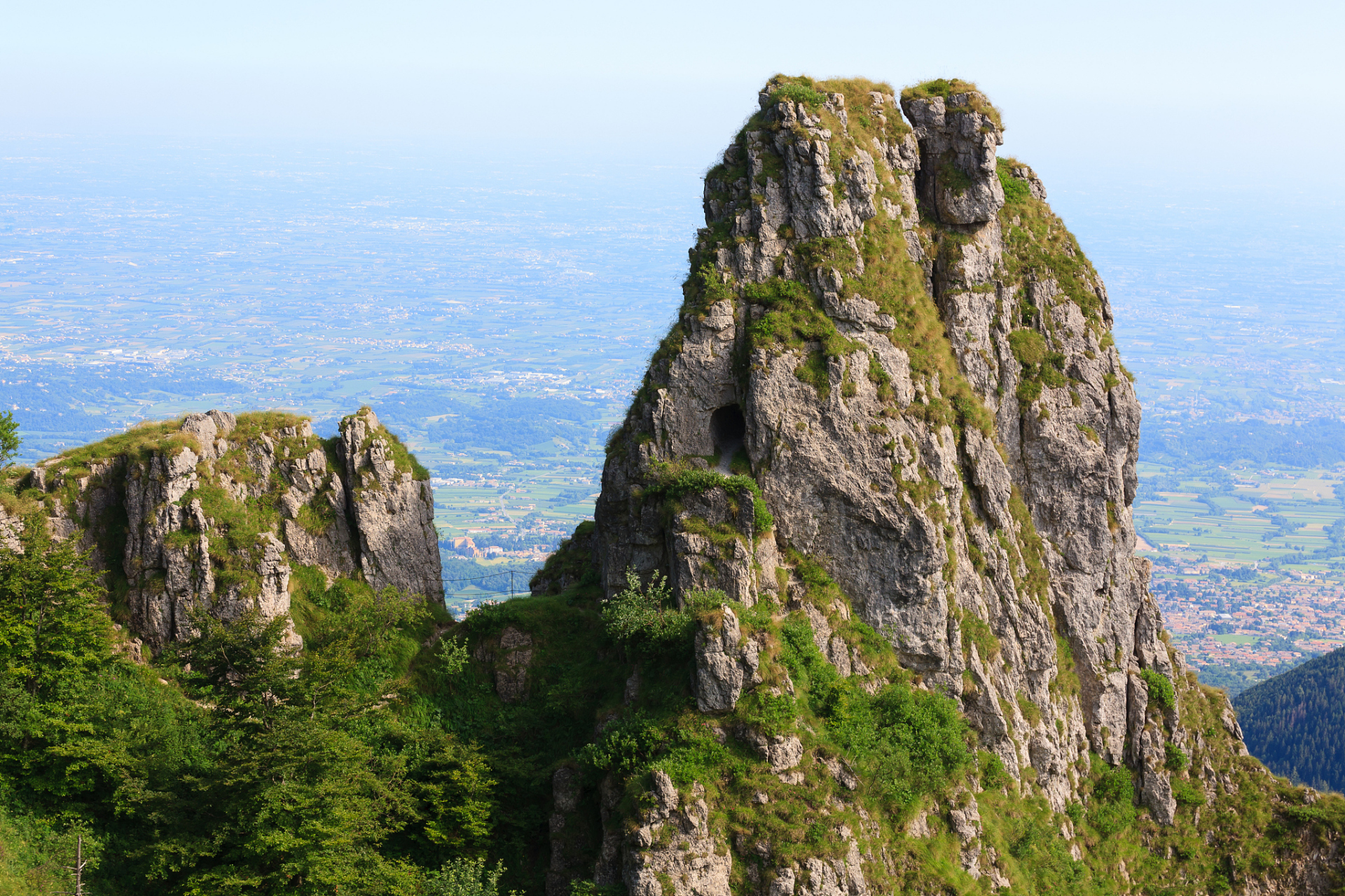 神农山,国家aaaaa(5a)级风景旅游区,位于河南省沁阳市紫陵镇赵寨村