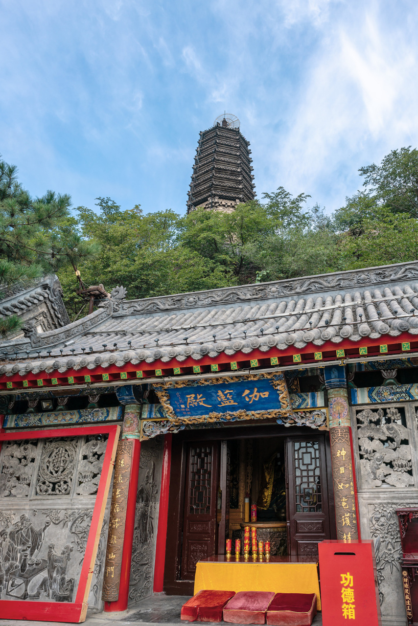 九月动态激励计划#       北京市西山八大处的灵光寺,是一座历史泳妹