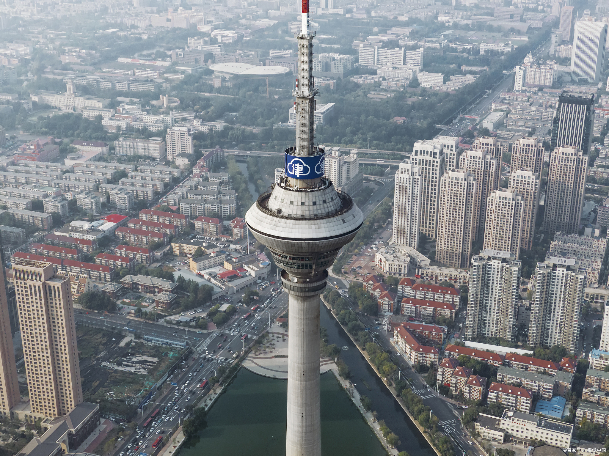 中央电视塔:云端漫步,360° 俯瞰京城绝美夜景 **