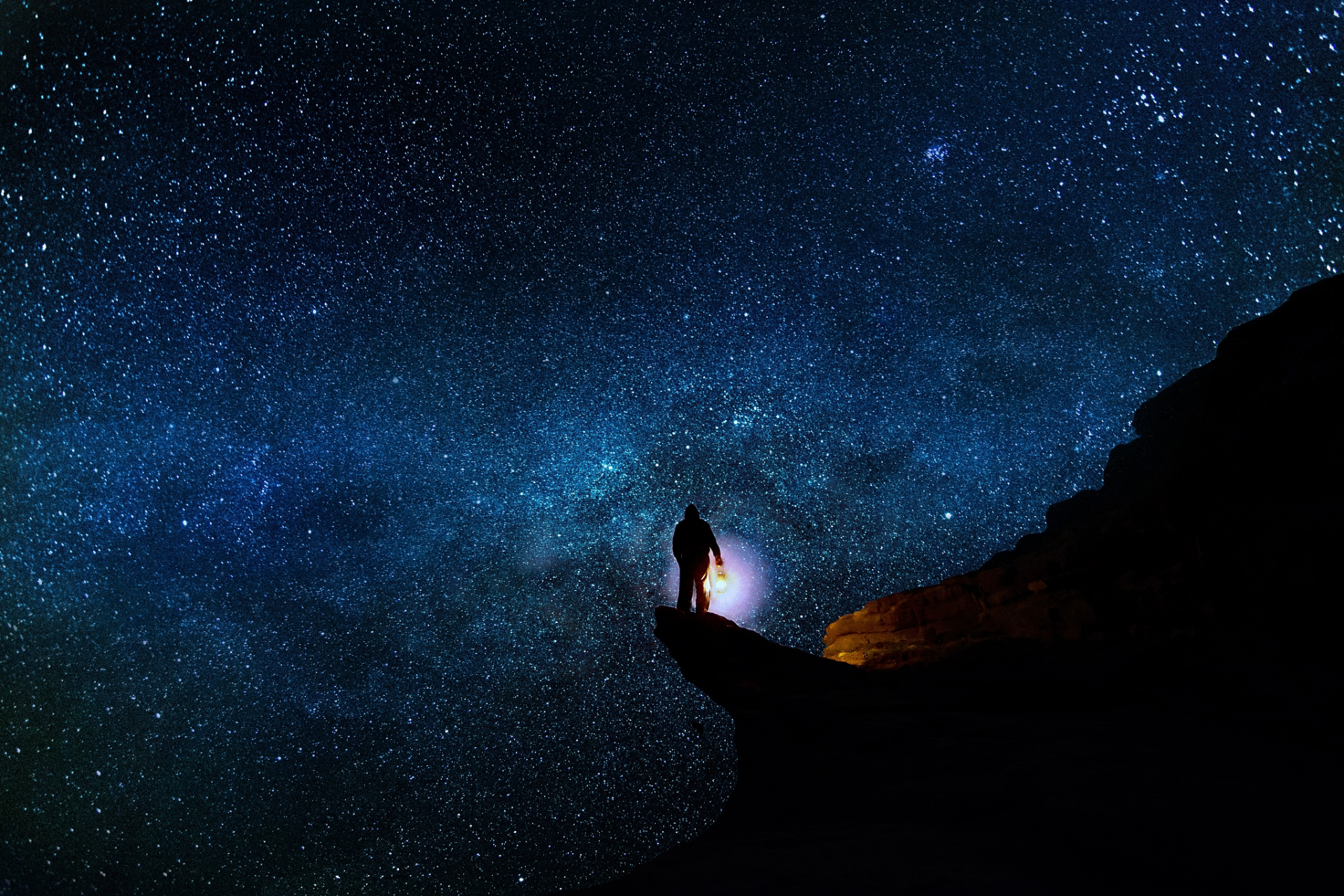 虽然科学上尚未找到外星生命证据,但哲学认为人类不是孤独存在的,而是