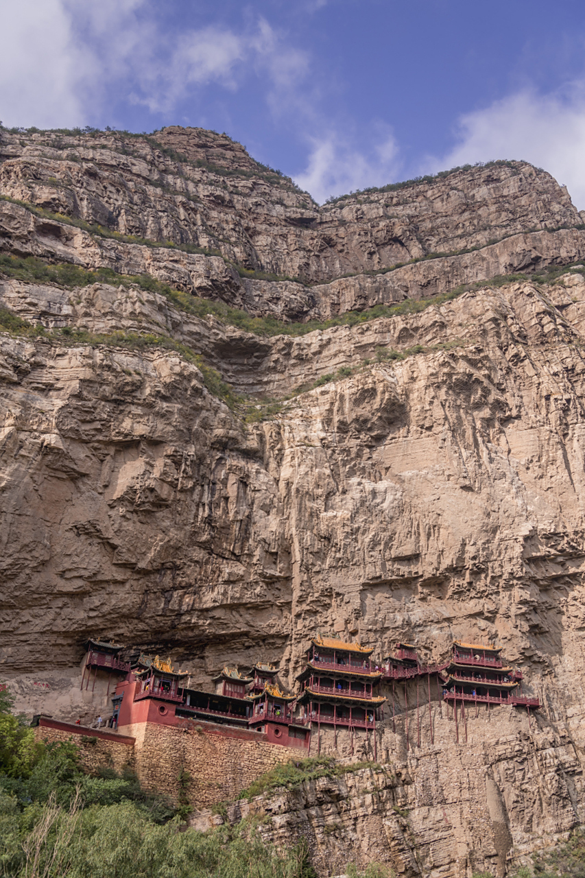 悬空寺位于山西省大同市浑源县境内,是佛,道,儒三教合一的独特寺庙,以