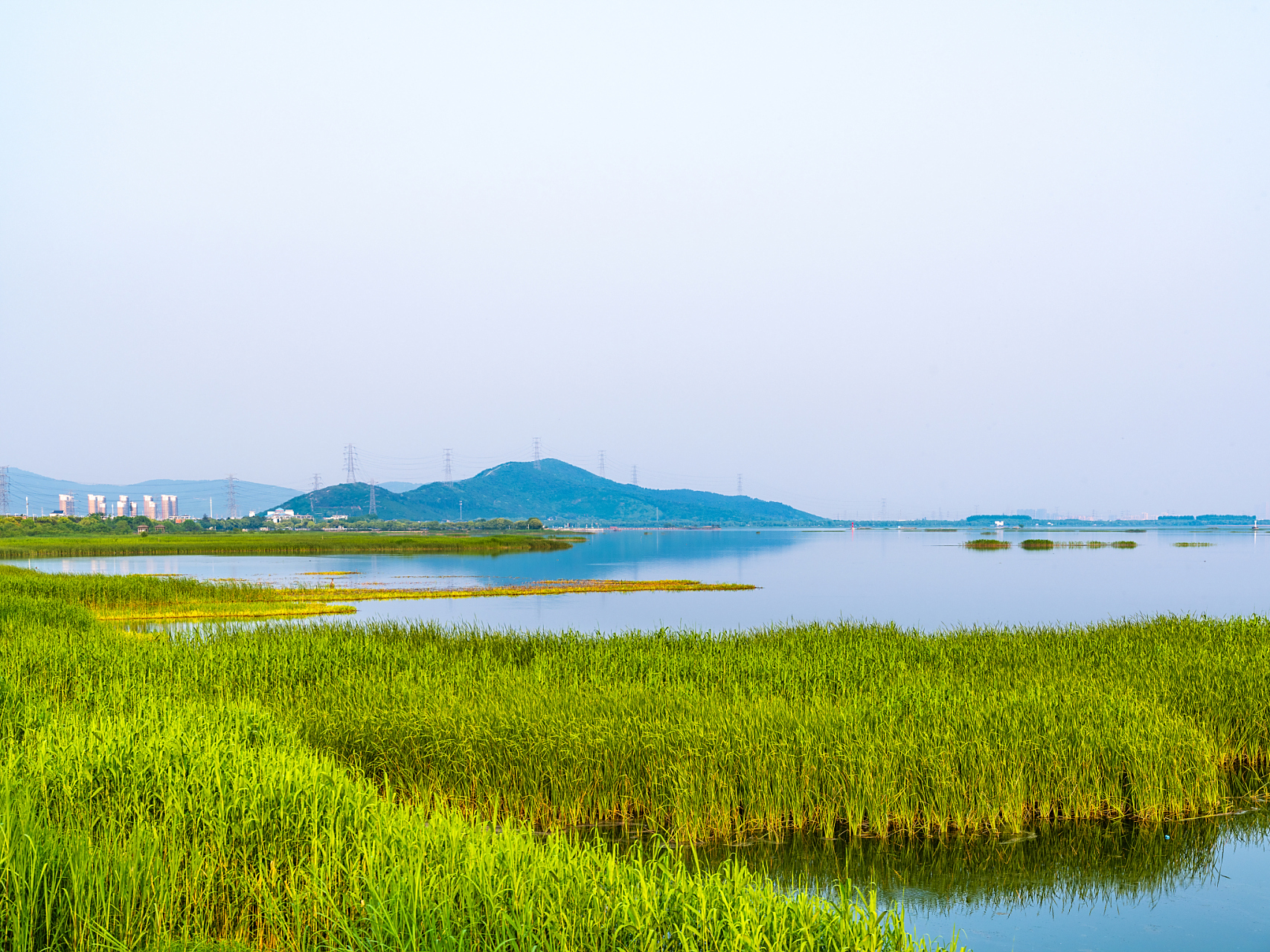 安徽巢湖水域面积广阔,景色秀丽,被誉为"江南水乡的明珠".