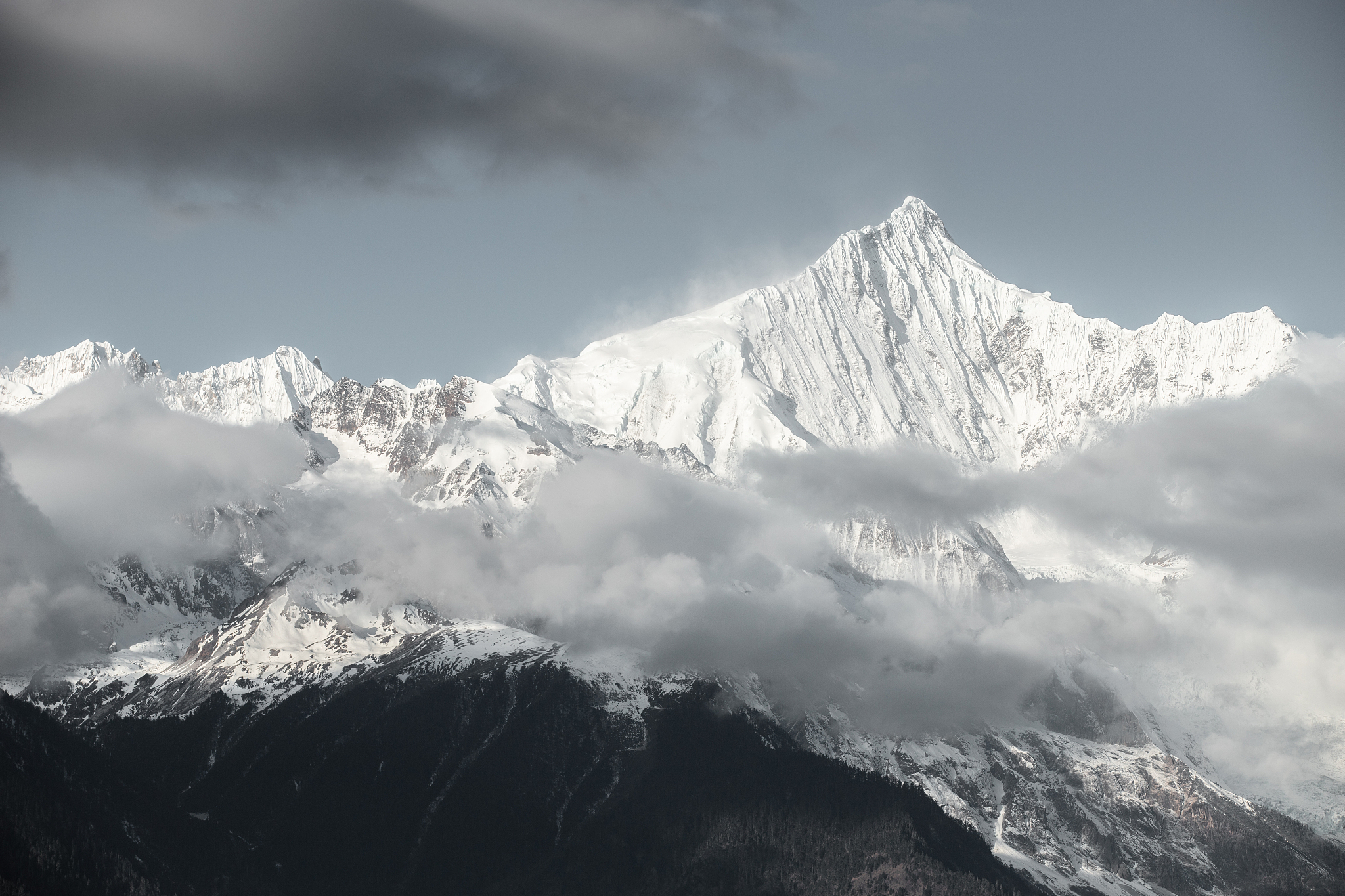 云南哈巴雪山图片