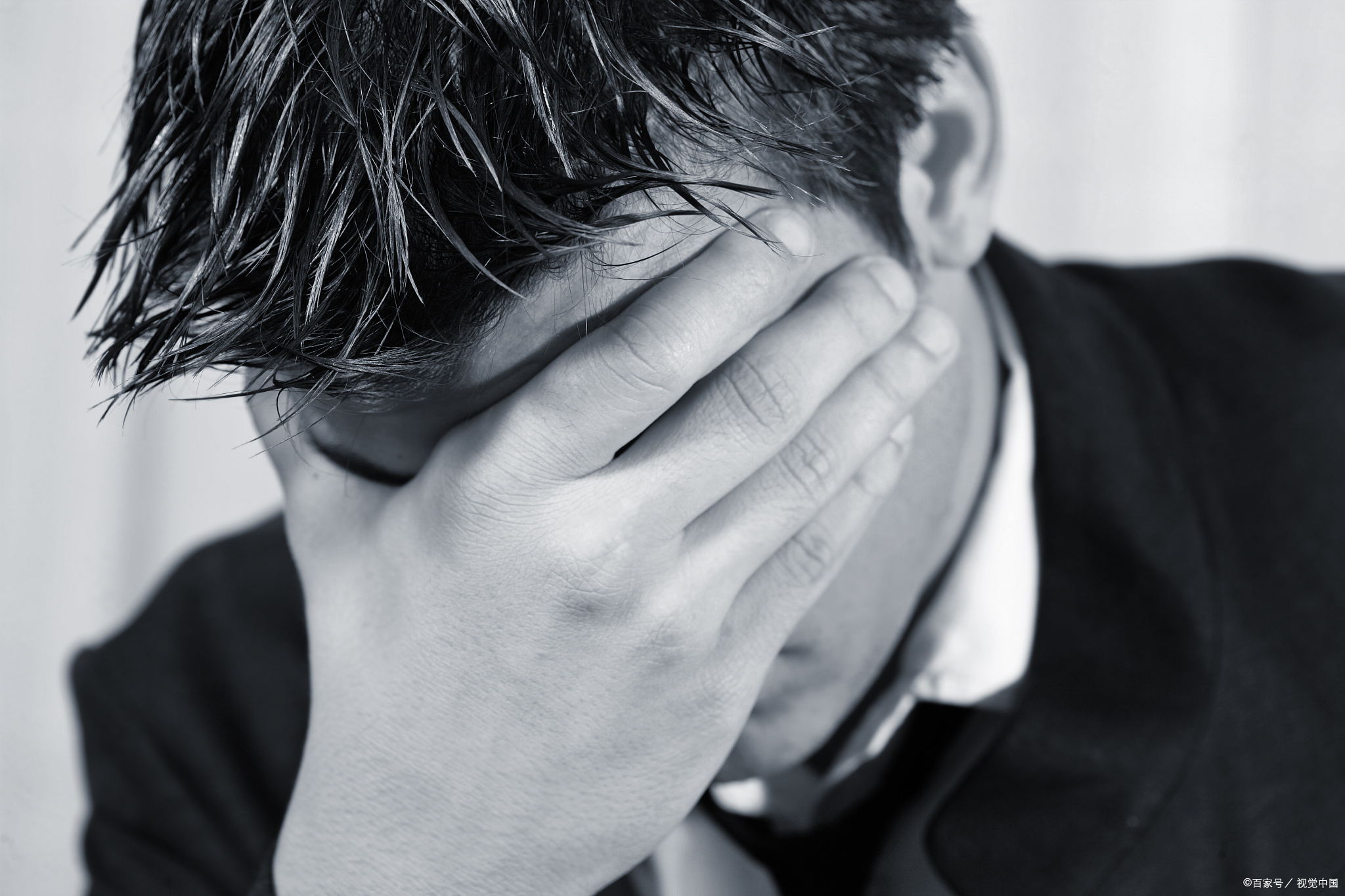 在生活中,我们常常能听到男人发出一声叹息