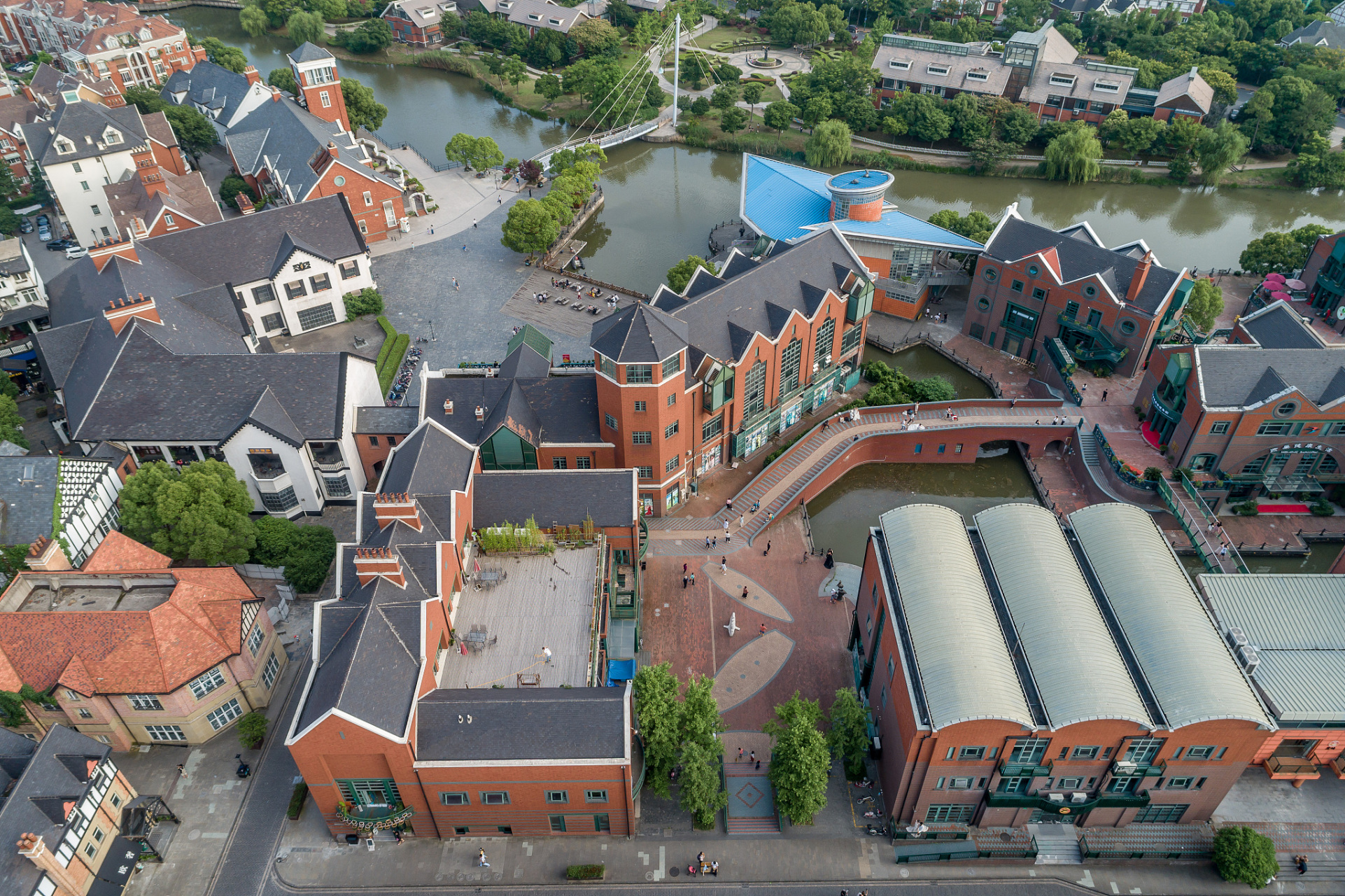 如果你造访常德,除了桃花源和大小河街,我非常推荐去参观德国小镇.