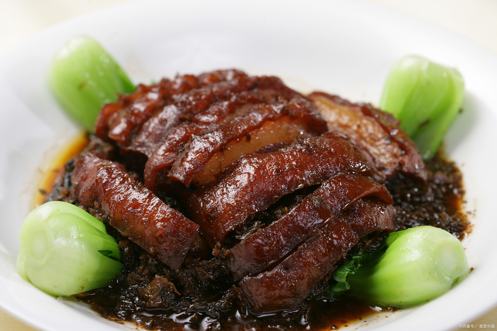 梅干菜扣肉,中式菜肴里的经典下饭之作,色香味俱佳