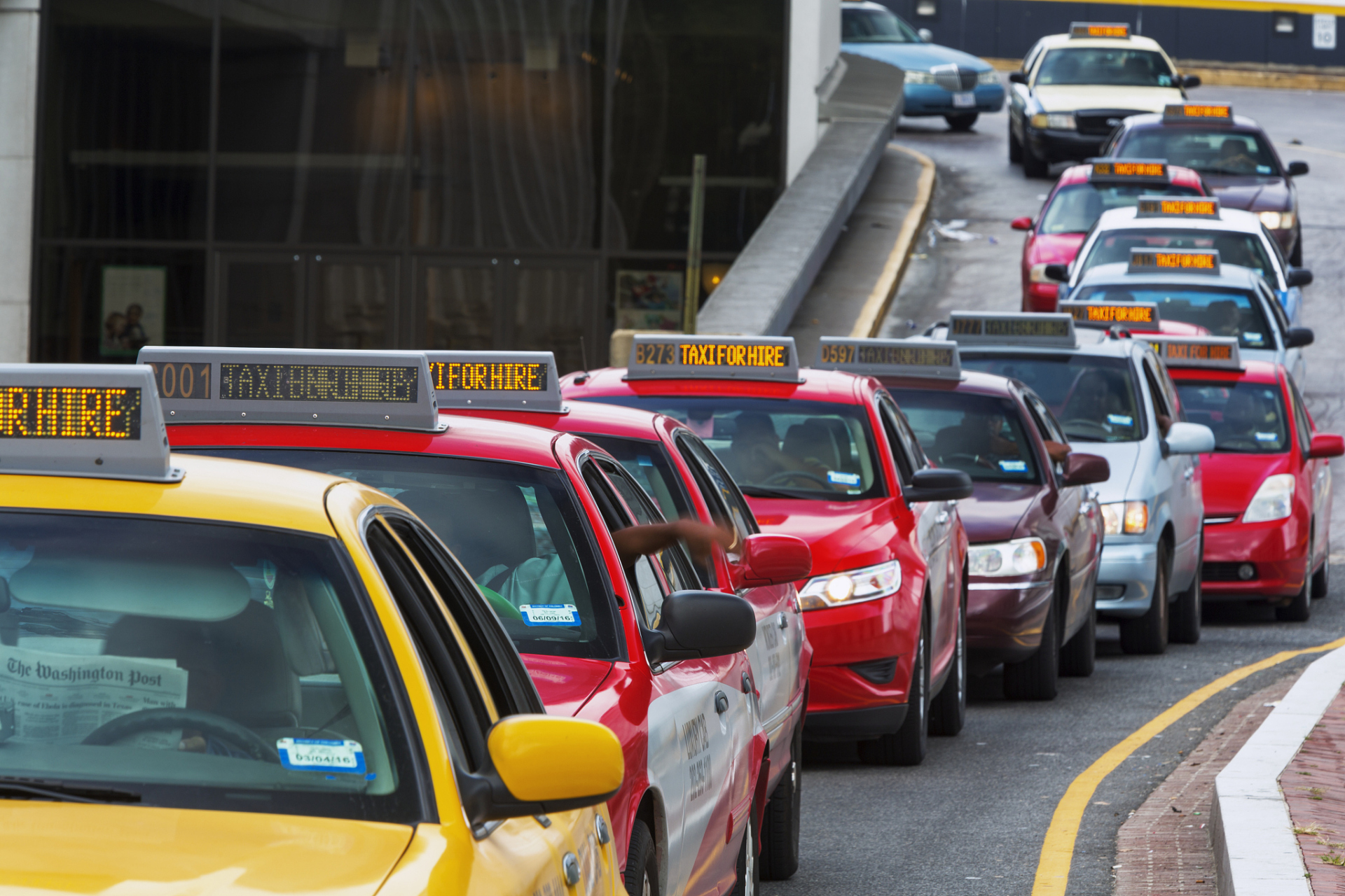 11566 香港的出租车行业存在一定的监管缺失,导致一些出