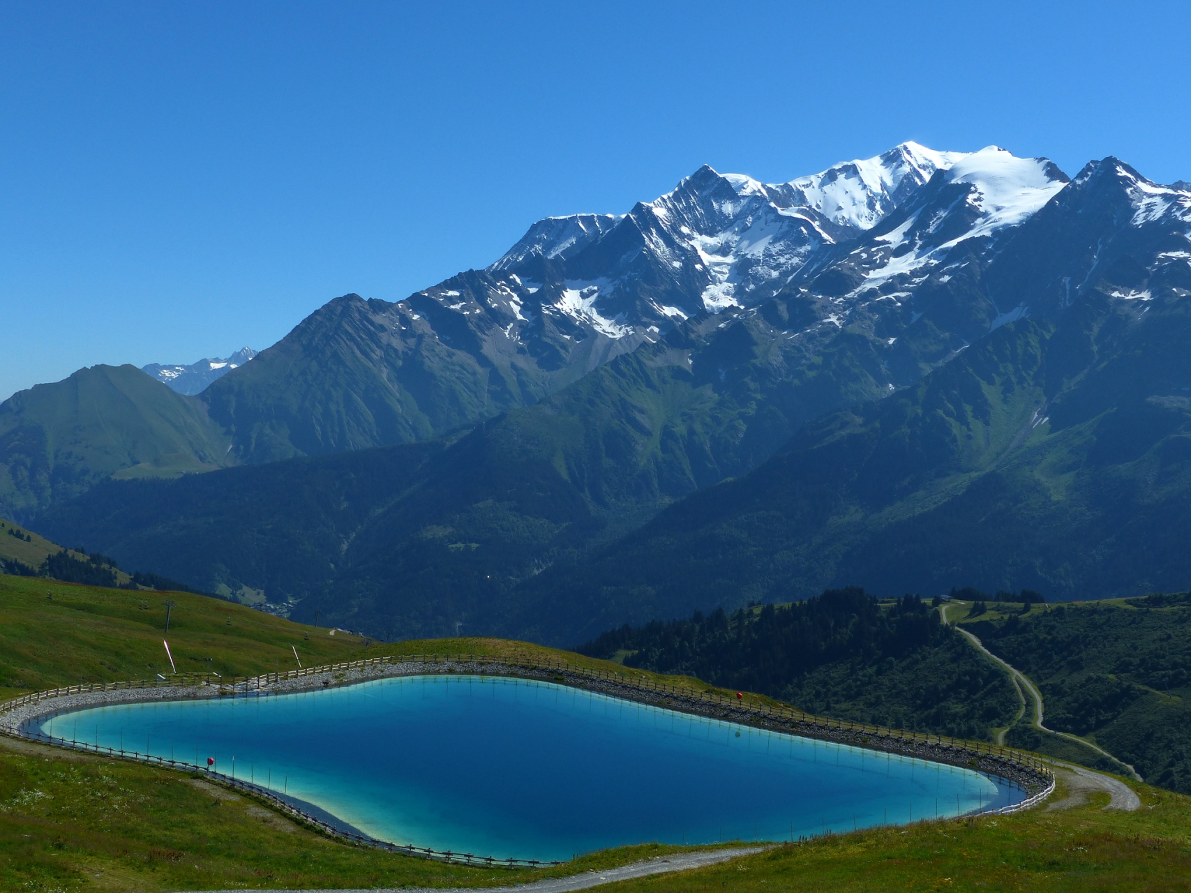 奇遇那拉提#那拉提雪岭湖位于新疆天山南麓,是一个高山峡谷型的冰川