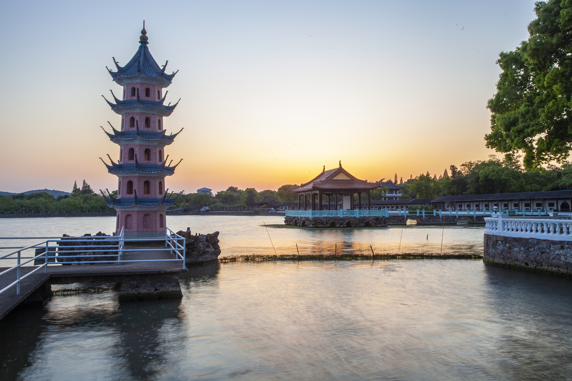 倘若只停留在表面的湖光山色,那合肥之旅,便显得浅薄了.