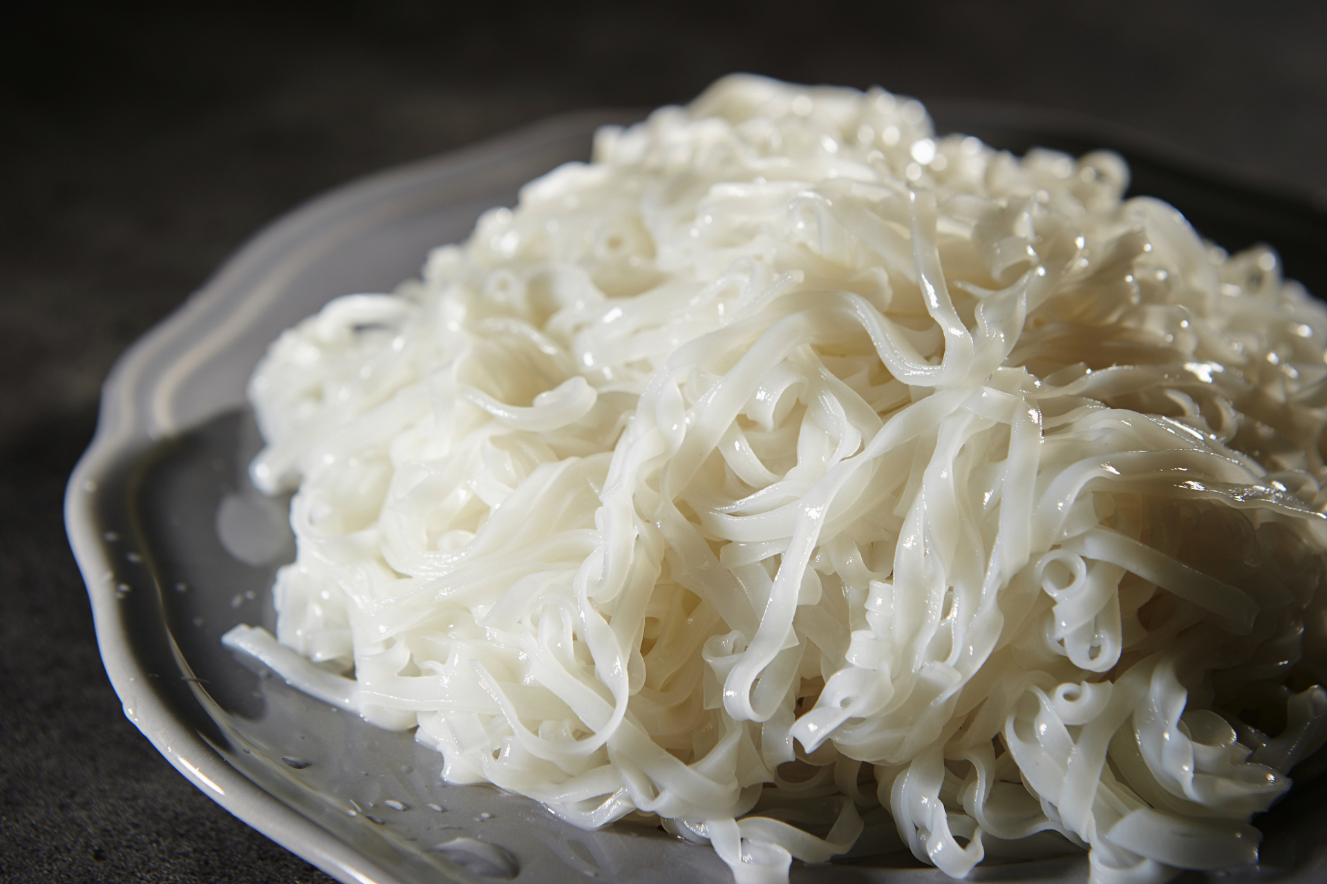 大家好,欢迎来到壮乡美食课堂,今天给大家介绍广西湿粉的做法,让你