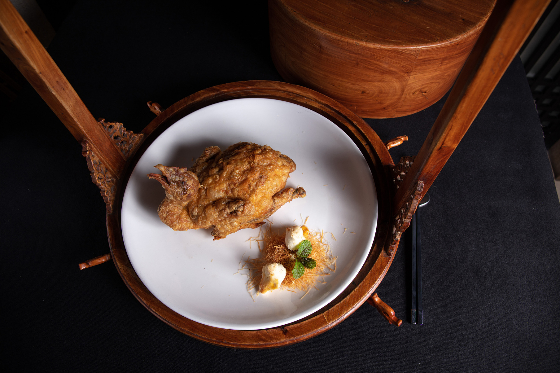 葫芦鸡  葫芦鸡是陕西西安市汉族传统名菜,始于唐代,被称为长安第一