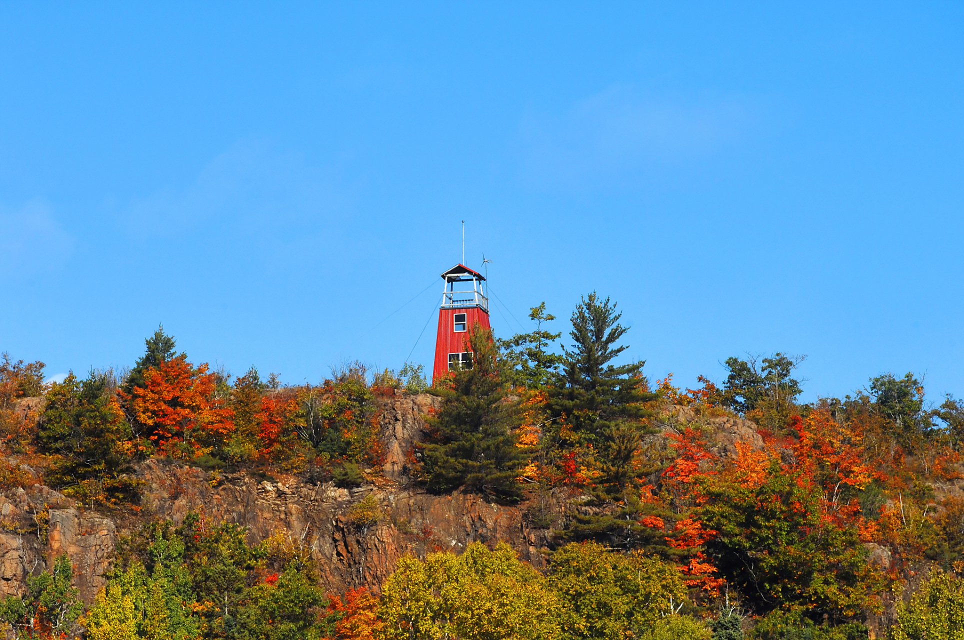 黄陵国家森林公园,位于陕西省延安市黄陵县店头镇腰坪乡朝塔村,作为一