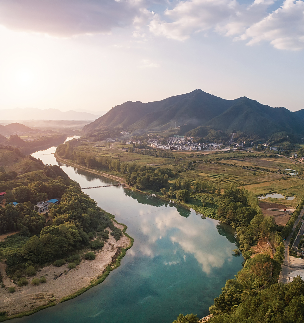 男子因施救未成年溺水者不幸离世,事发江西武宁,被救男孩只有10岁.