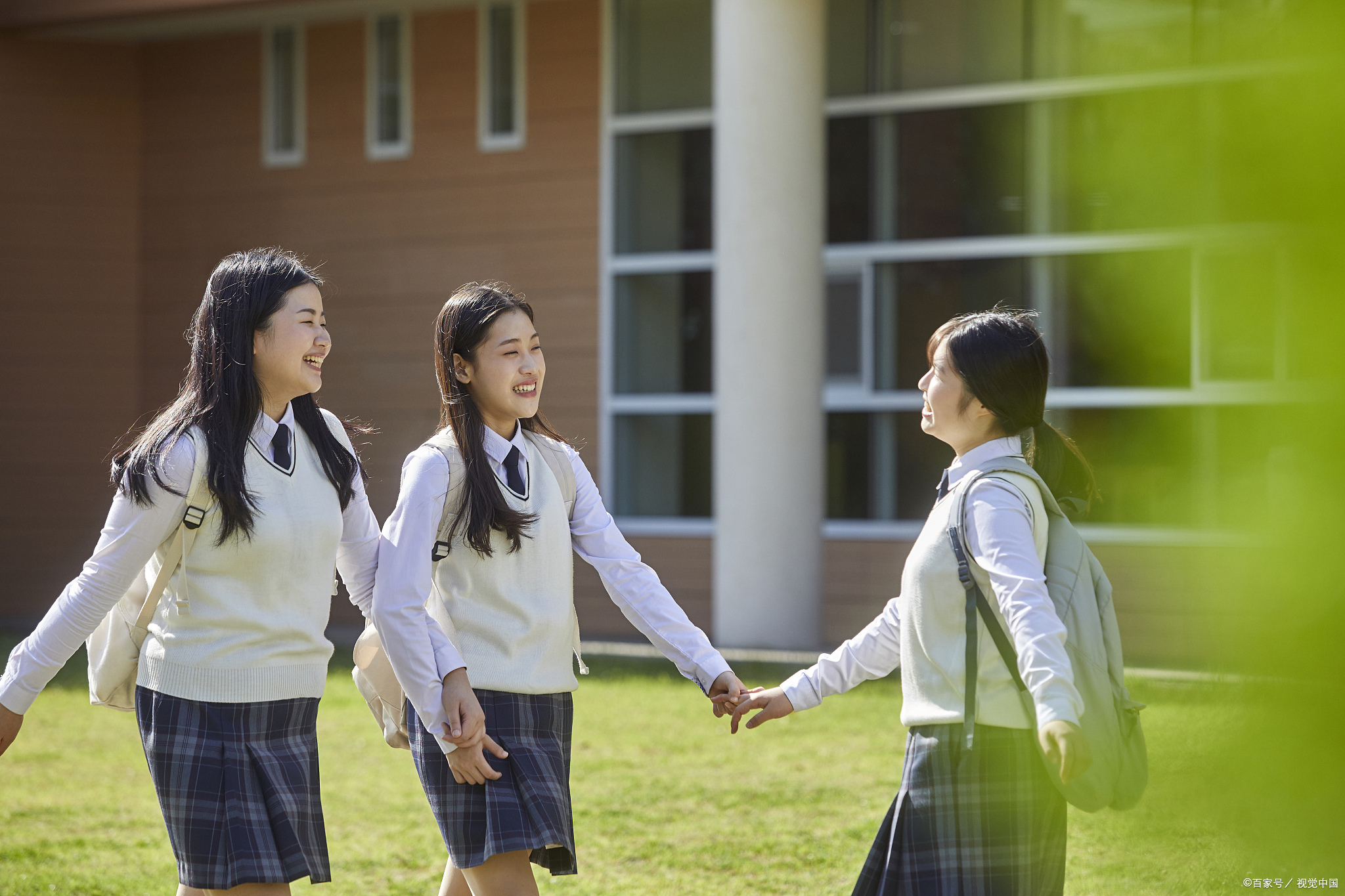 一般认为,13-19岁为青春期,女孩的青春期开始年龄和结束年龄都比男孩