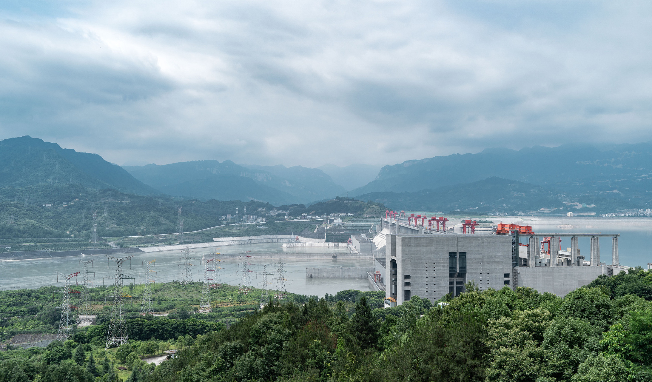 湖北宜昌十大地标建筑  1,三峡大坝 2,宜昌天然塔 3,镇江阁 4,宜昌大