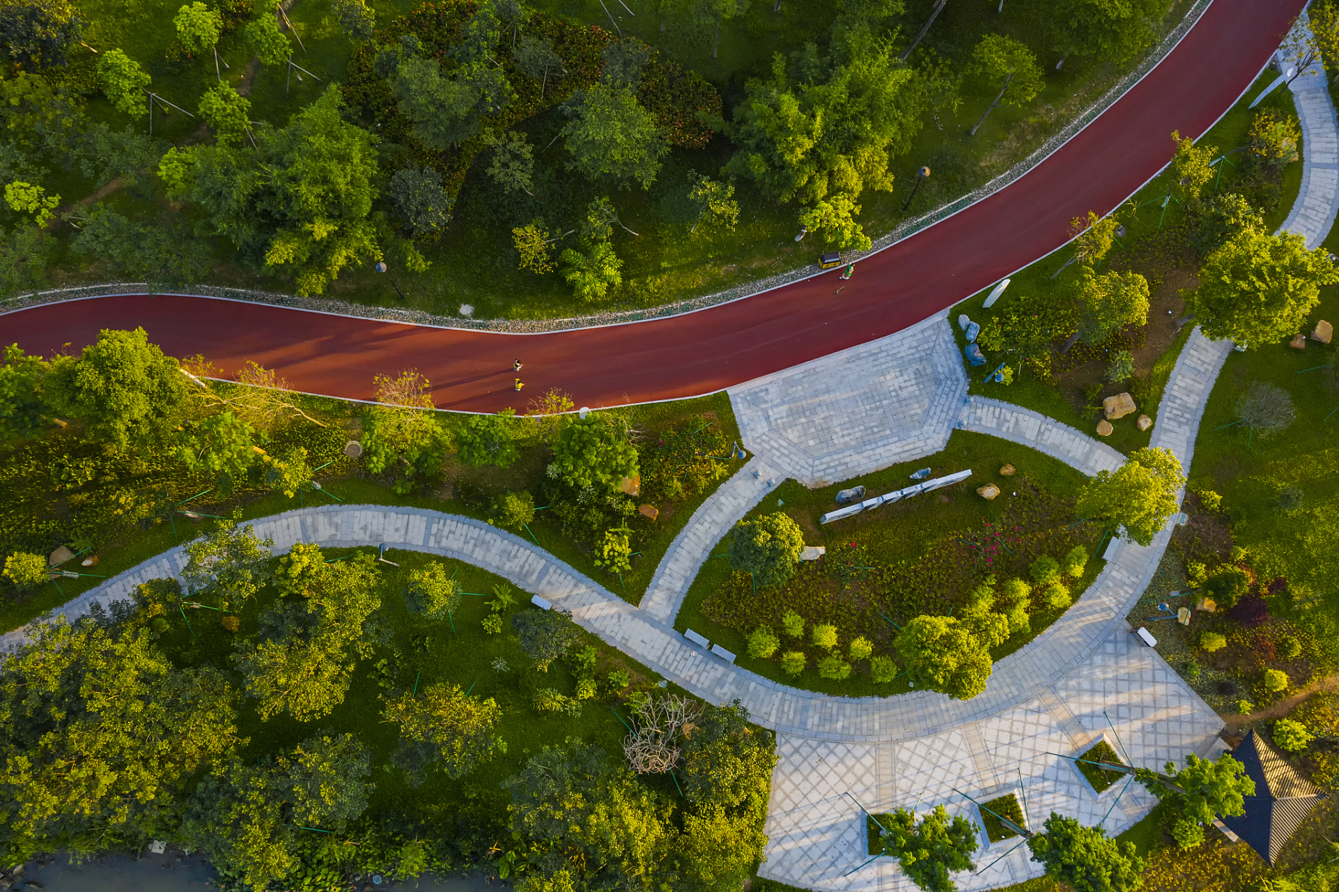 太平山中央公园绿道是一条非常美丽的绿色生态空间,位于青岛市的太平