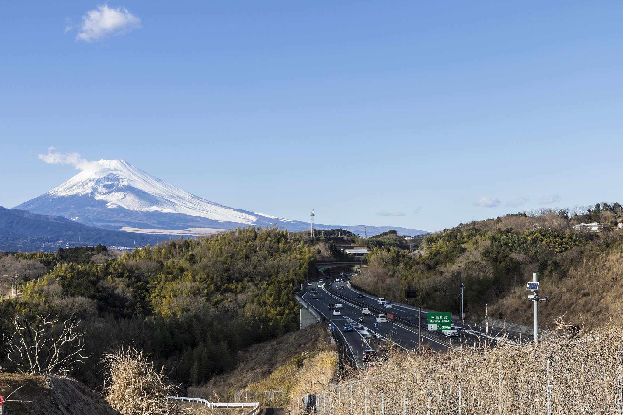 日本伊吕波坂山道等你来:挑战高难度弯道,领略绝美自然风光!
