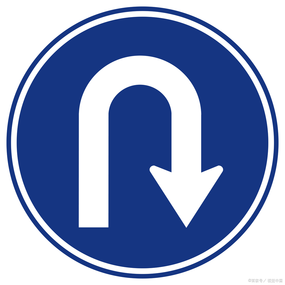 在交通法规中,掉头是否等红灯需视路口情况而定