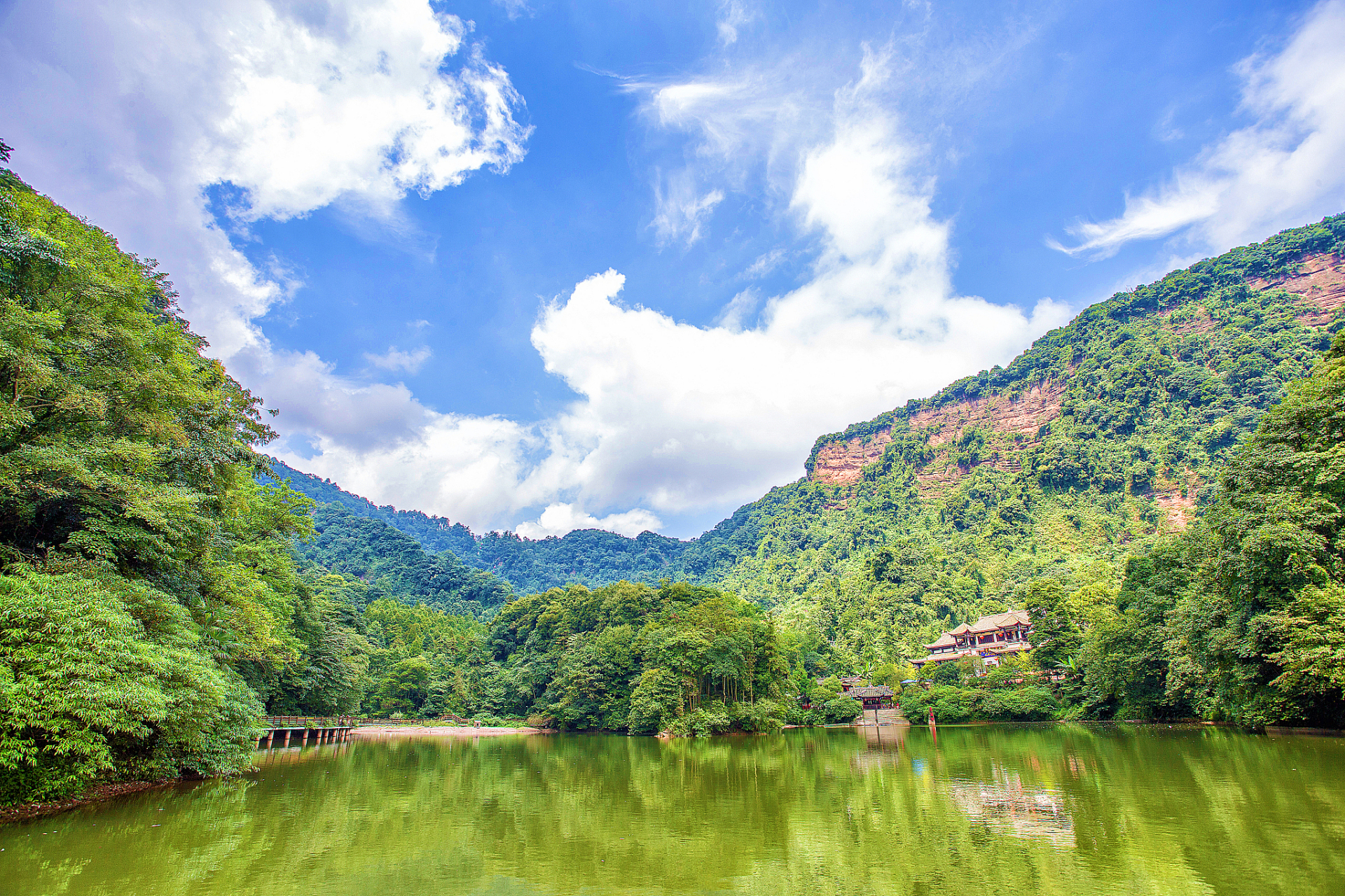 惠州龙门南昆山于一九九三年经国家林业部批准建立,位于北回归线上