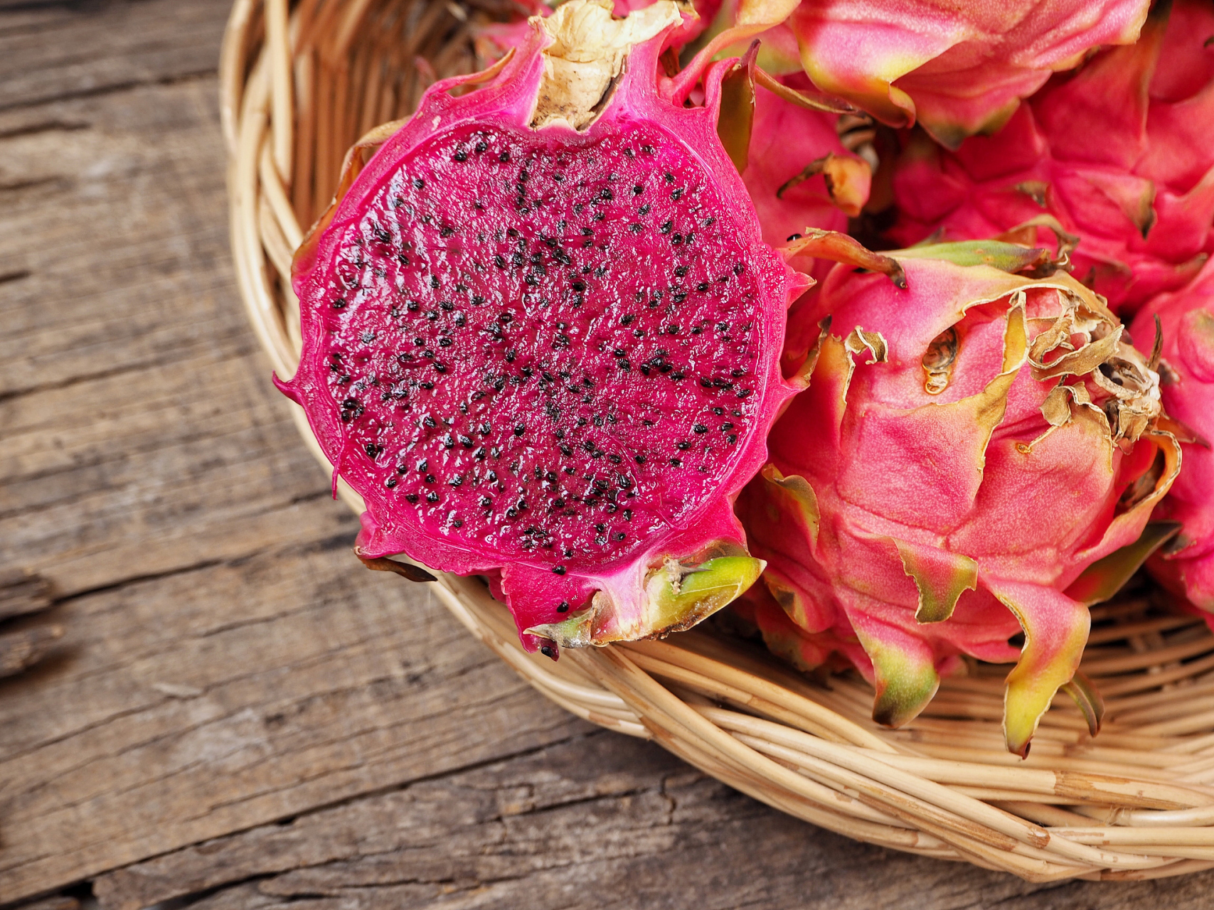 "广西火龙果:10元70个,这价,你买不买?