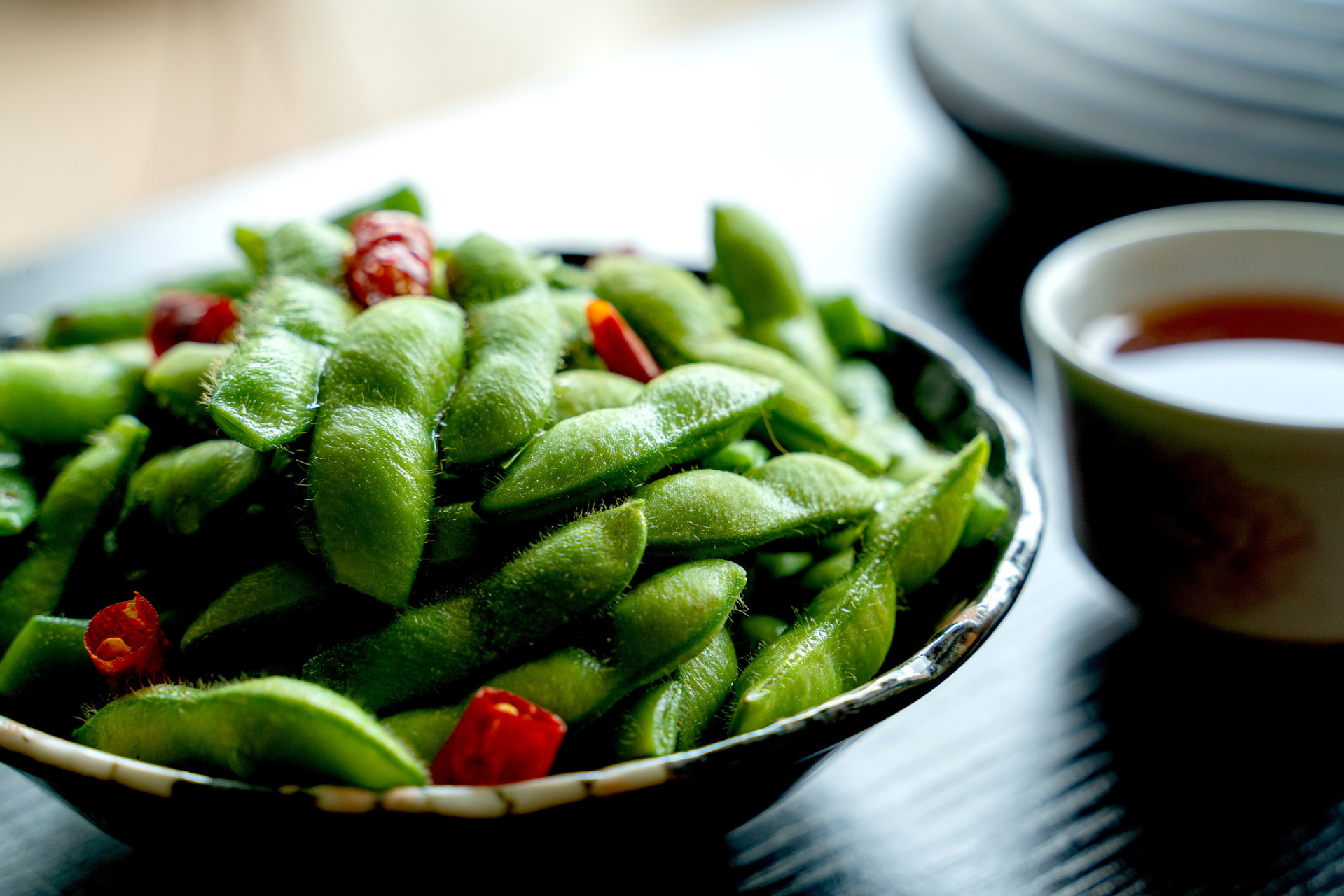 【盐水毛豆,咸鲜带辣,配酒佳品】 大家好,欢迎大家来到我的美食动态