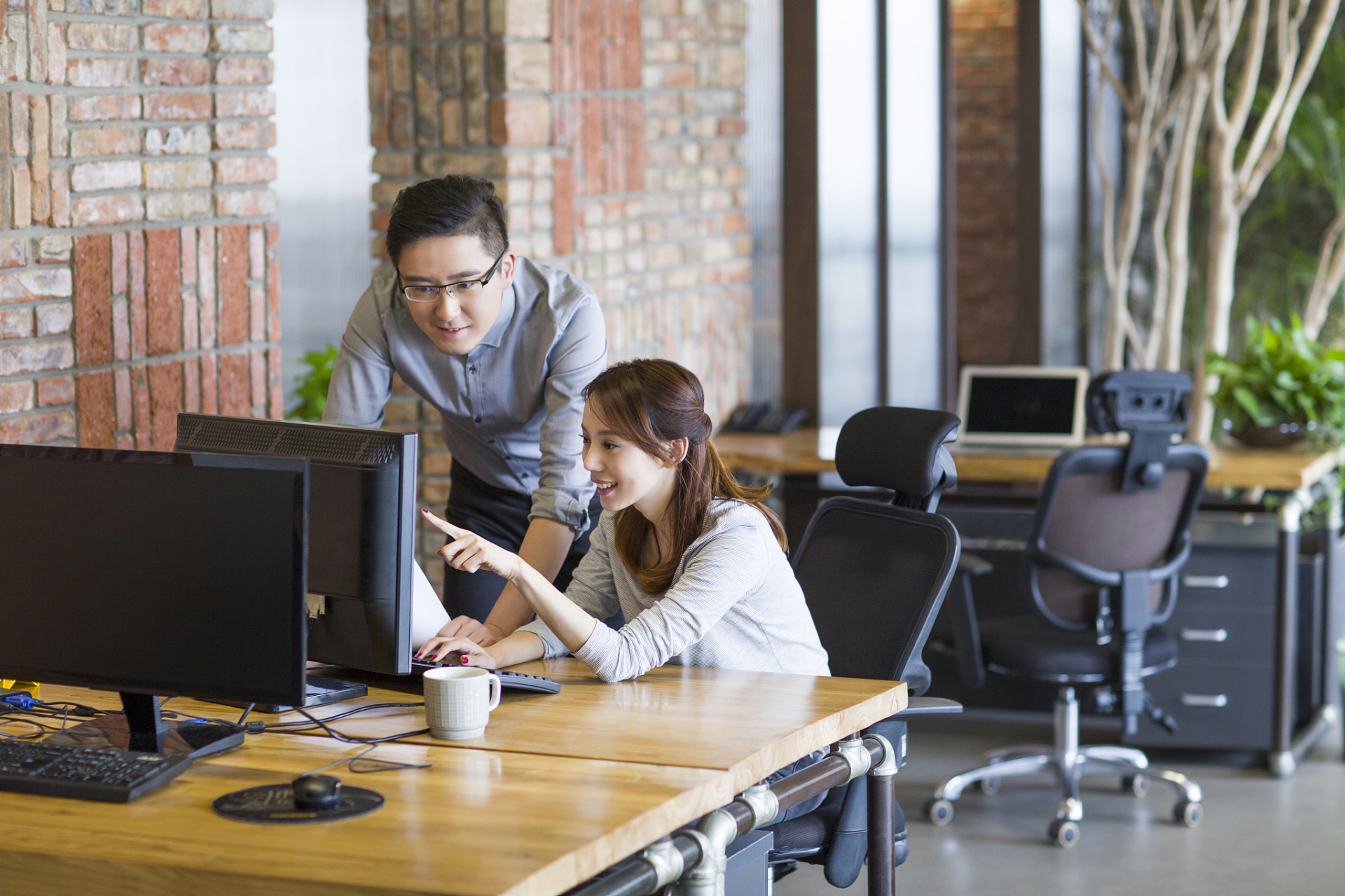 公司除去老板就我们7个人,主要工作内容做海外贸易