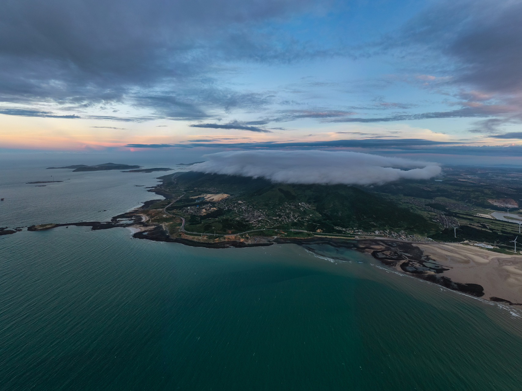 平潭一日游最佳景点:北港村.北港村位于平潭岛流水镇,背靠平潭最高山