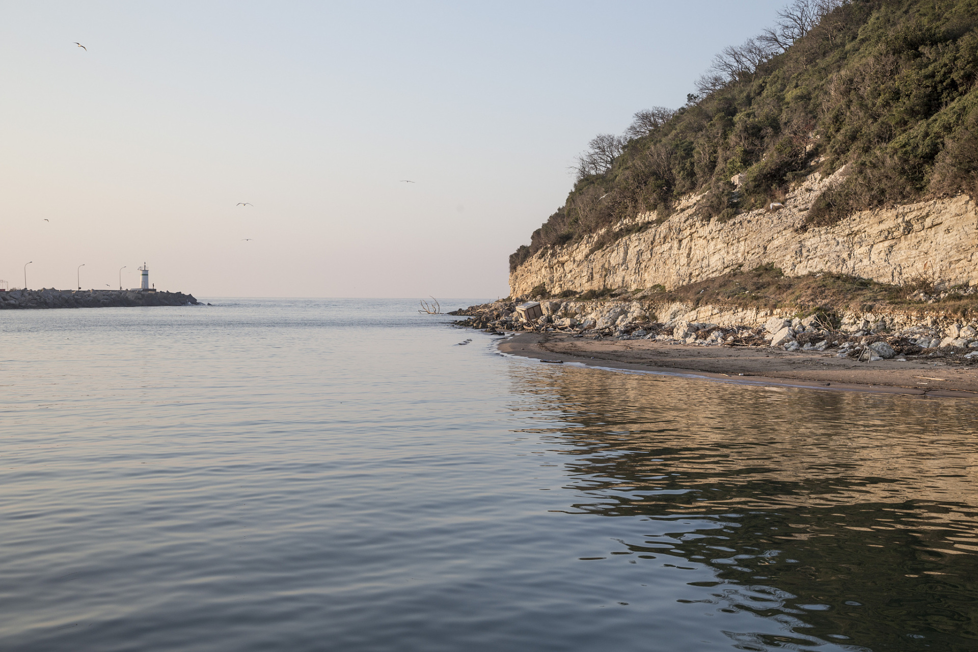 95巢湖姥山岛,是一座位于中国安徽省合肥市巢湖湖心的岛屿.
