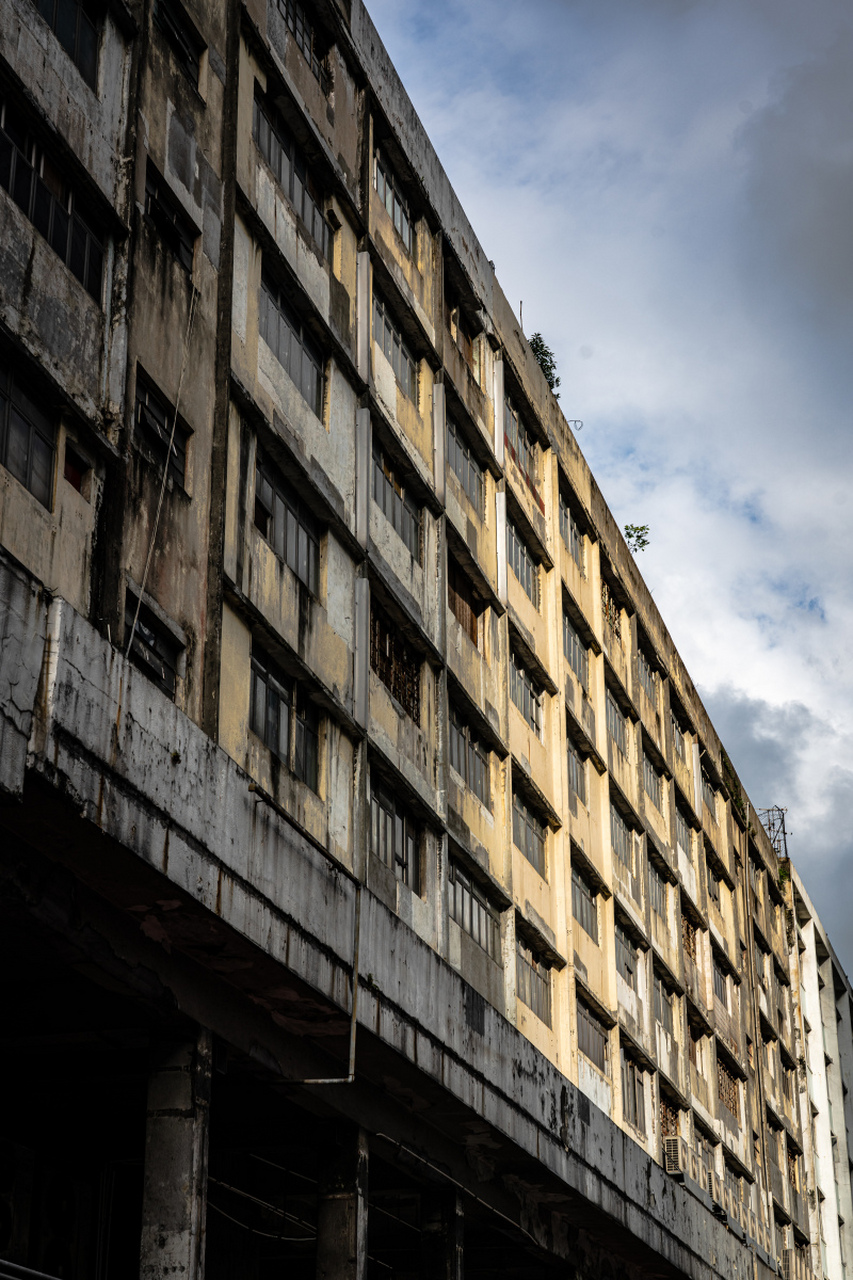 我在百度看房# 跟大家分享上海历史四大超级烂尾楼,看看是否有你值览