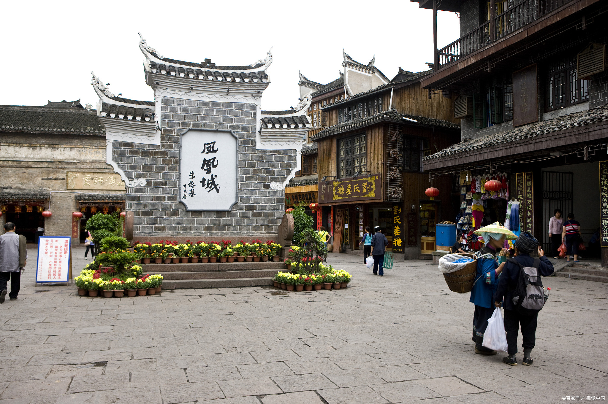 诸葛古镇,位于陕西省汉中市勉县武侯镇,是一个充满历史底蕴和文化氛围