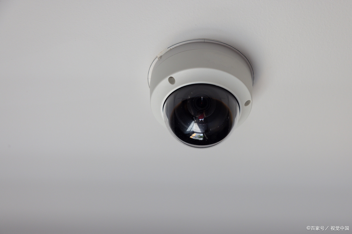 就是满心欢喜地入住一家酒店,结果发现房间里竟然藏着个偷拍摄像头!